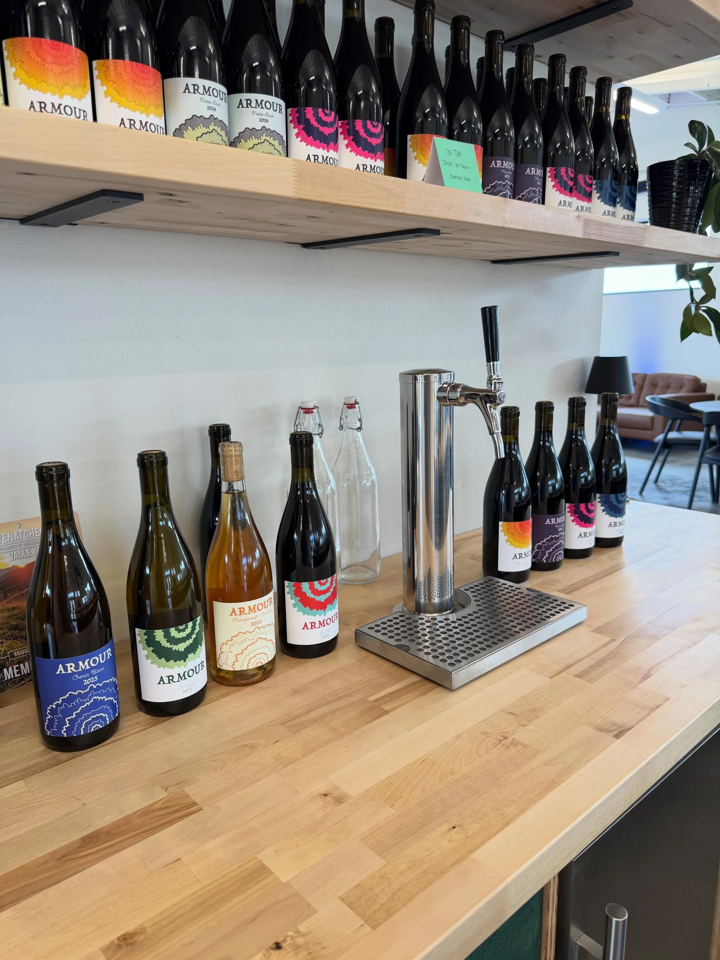 New week and everything is refreshed/restocked and ready to go! ✌🏼

✔️ 🍷 
✔️ 🥖 (@riverbread_wenatchee )
✔️ 💐 
✔️ 🐶 
✔️ 🪩