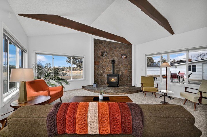 Not gonna lie, it was REAL HARD to pick only 10 photos from our latest listing. If you are loving this #MidCentury vibe as much as we are, you're definitely going to want to view this property NOW. Hurry, offers are being accepted until 5pm tonight! 