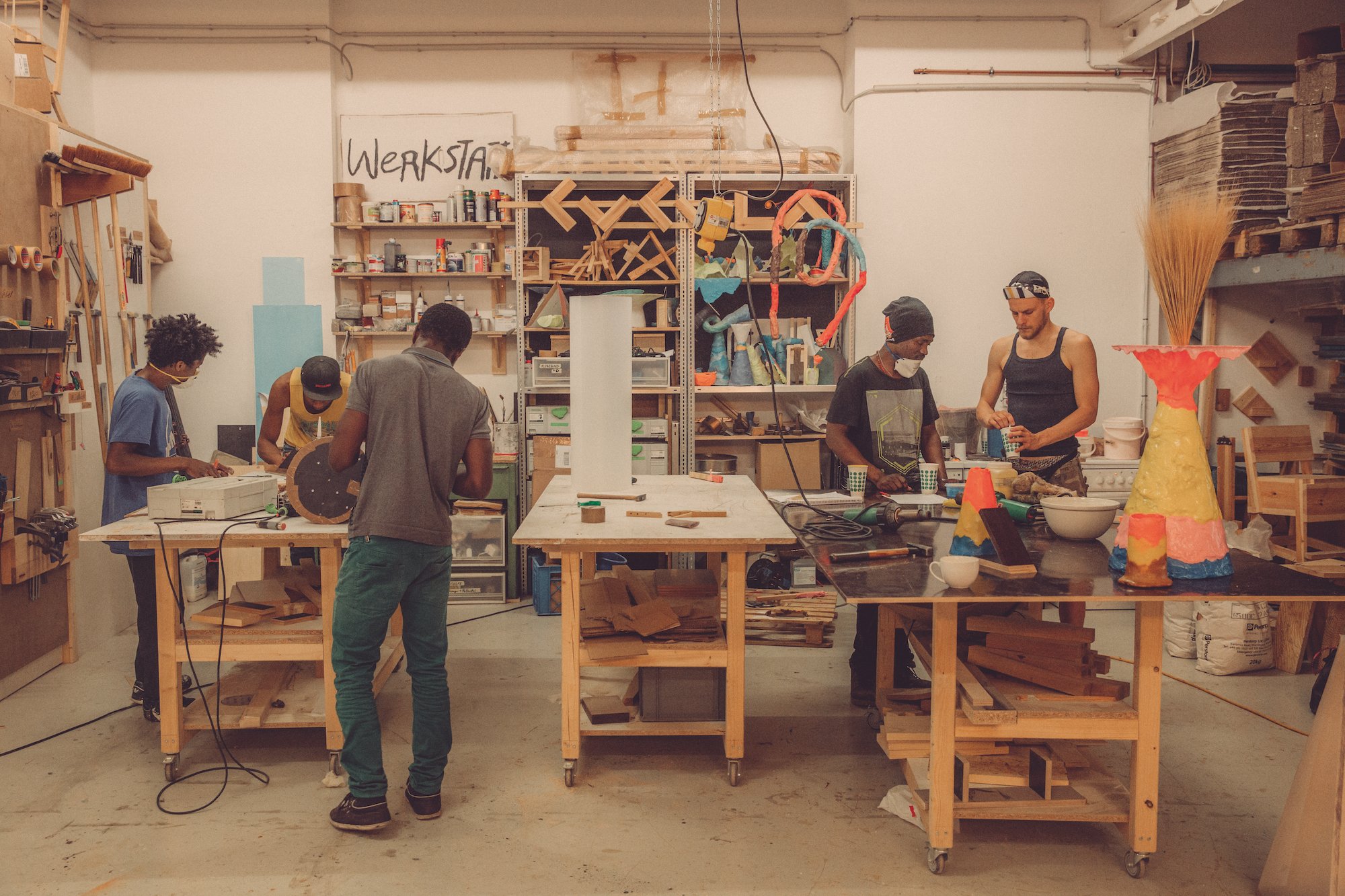  The Cucula workshops are geared towards exploratory practice and research, with the participants working with mockups and moulding tools. From left: Malik Agachi, Luis Amado Djalo, Yousuf Karim, Ousmane Ba and Yanik Balzer. 