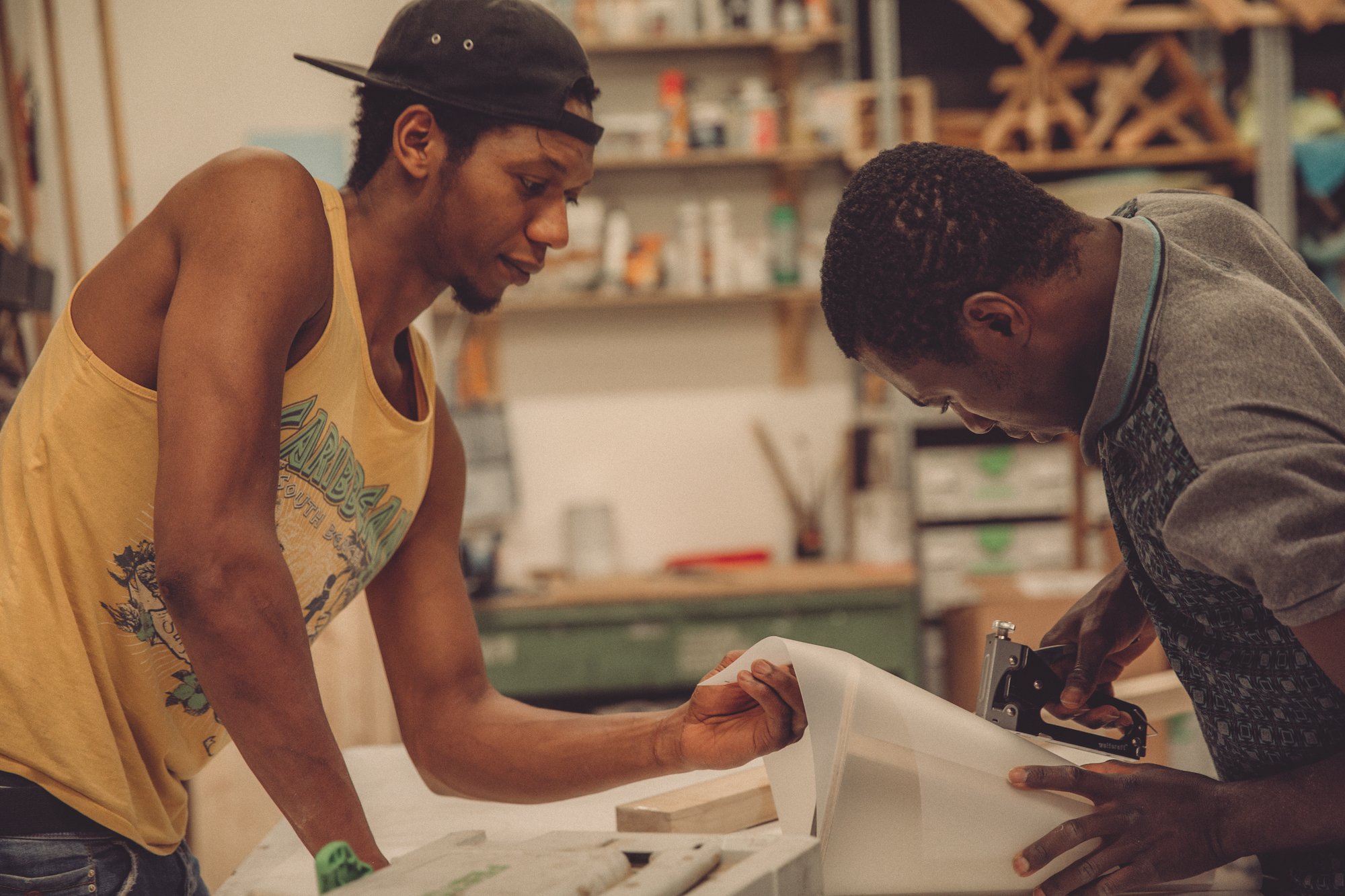  Luis Amado Djalo and Yousuf Karim preparing a moulding form. 