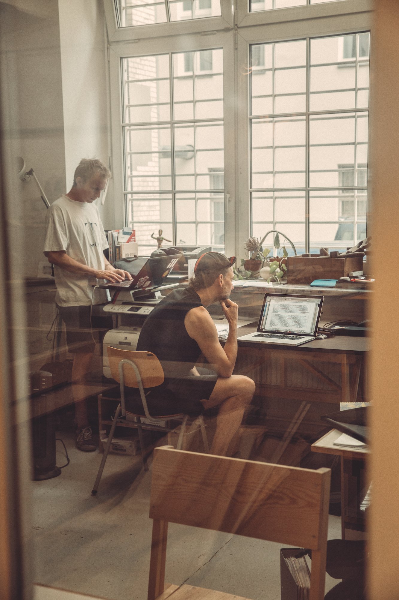  Bruno Ziele and Jerszy Seymour in the Cucula office, where Seymour reads through the text accompanying this article. 