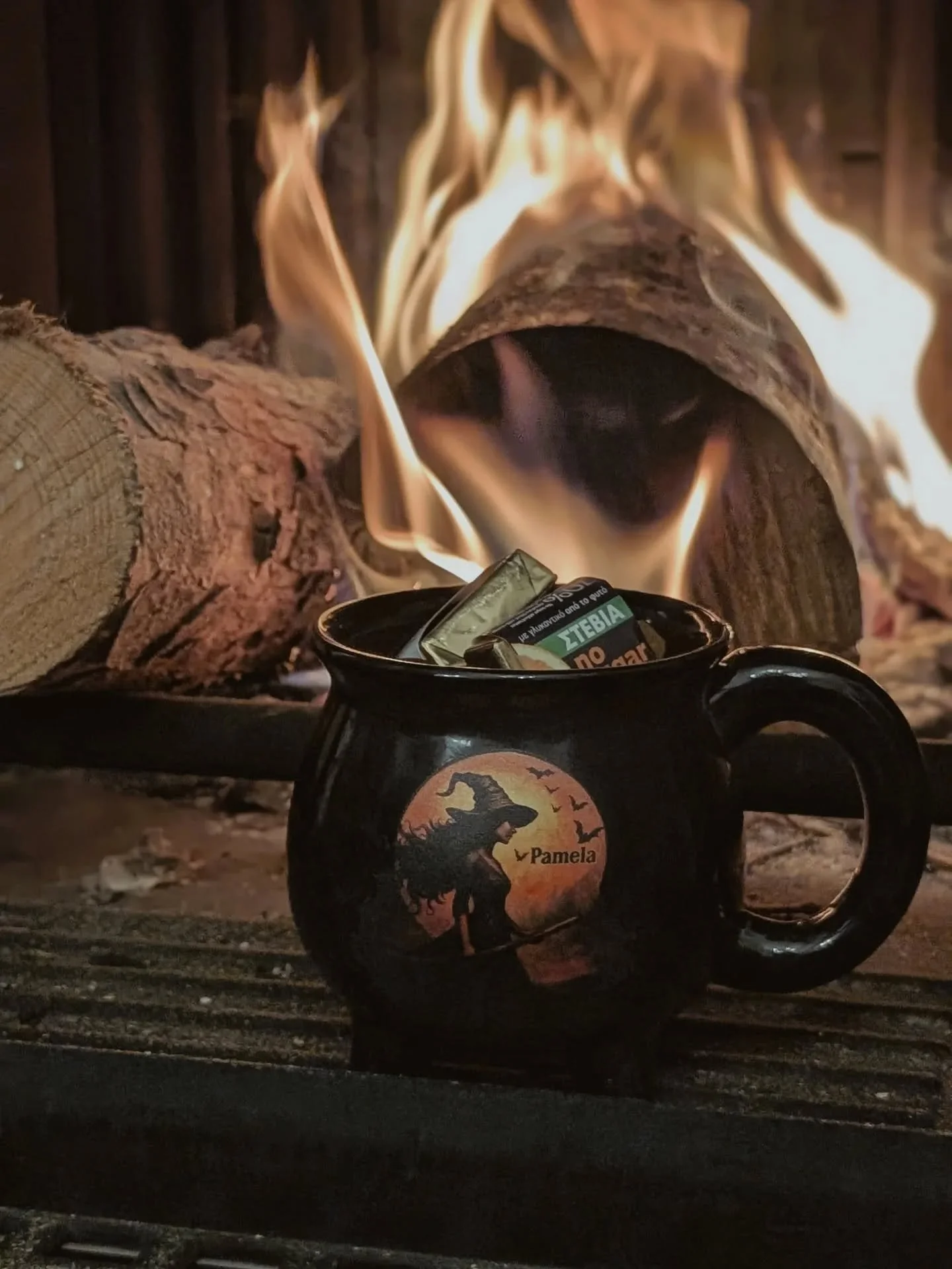So angels. Those of you who have been  following  me for some time and know me in real life, know that on my birthday I make cupcakes - usually with a Halloween theme!!! 

This year it was unicorn 🦄 

Also, don't you love my Halloween cauldron mug? 