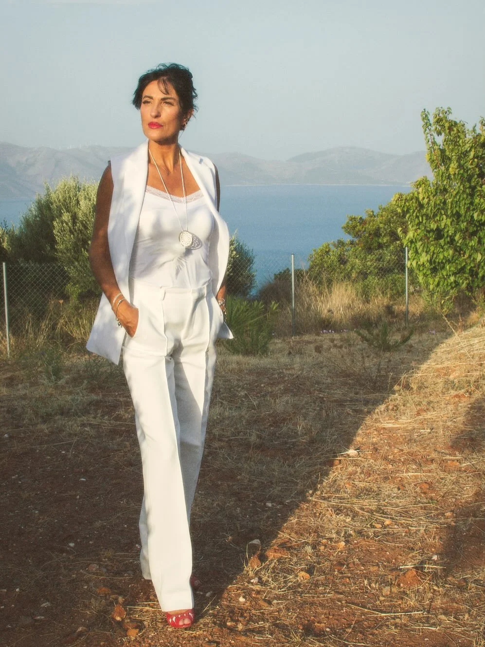 Blue skies over my head&hellip;

Images from the archive with @melinathephotographer ❤️🥂

#girlboss #businessmindset #boundaries #coaching #tezzaapp