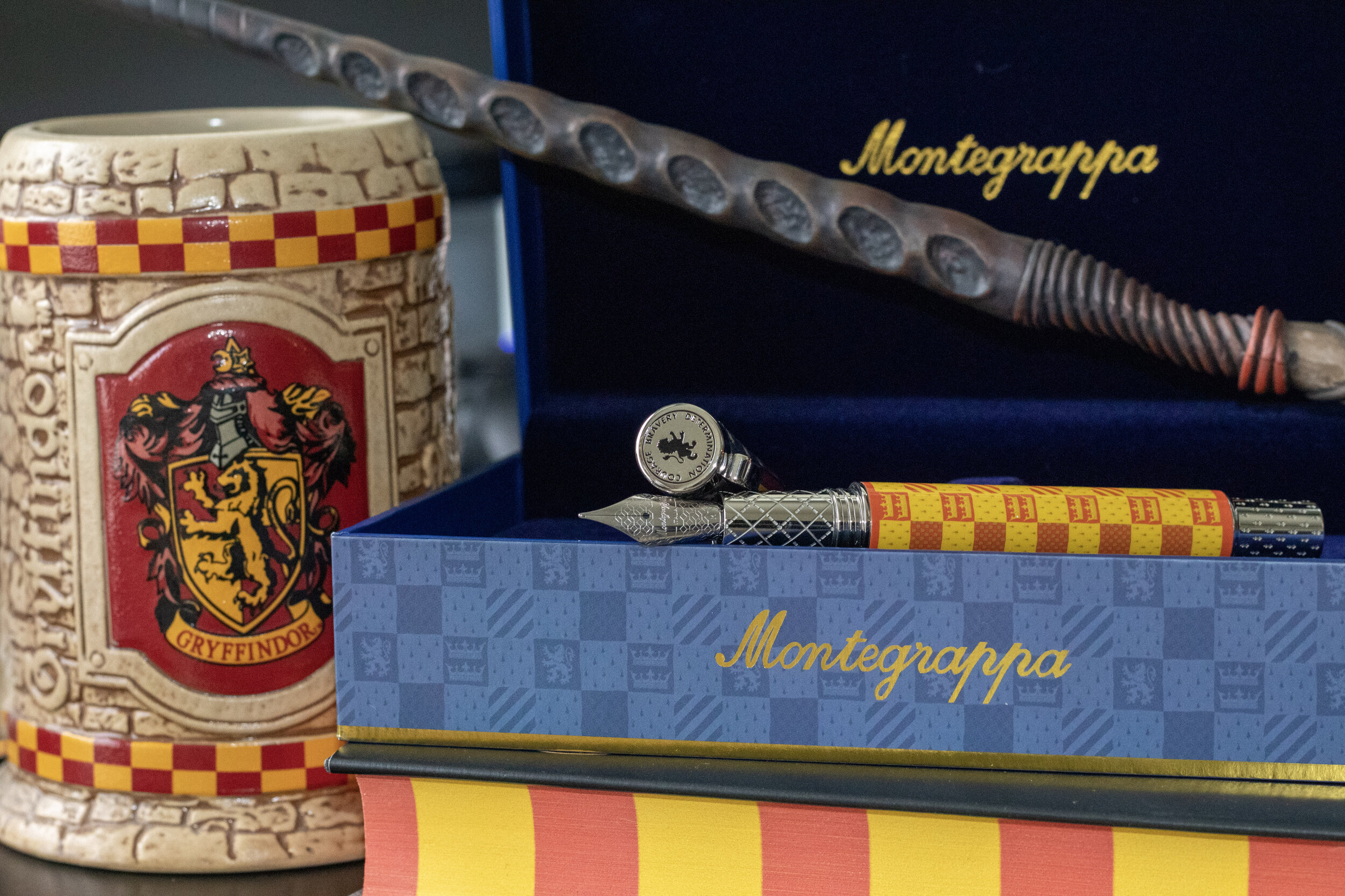 Montegrappa Harry Potter Gryffindor Rollerball pen, Orange, ISHPRRGF -  Iguana Sell