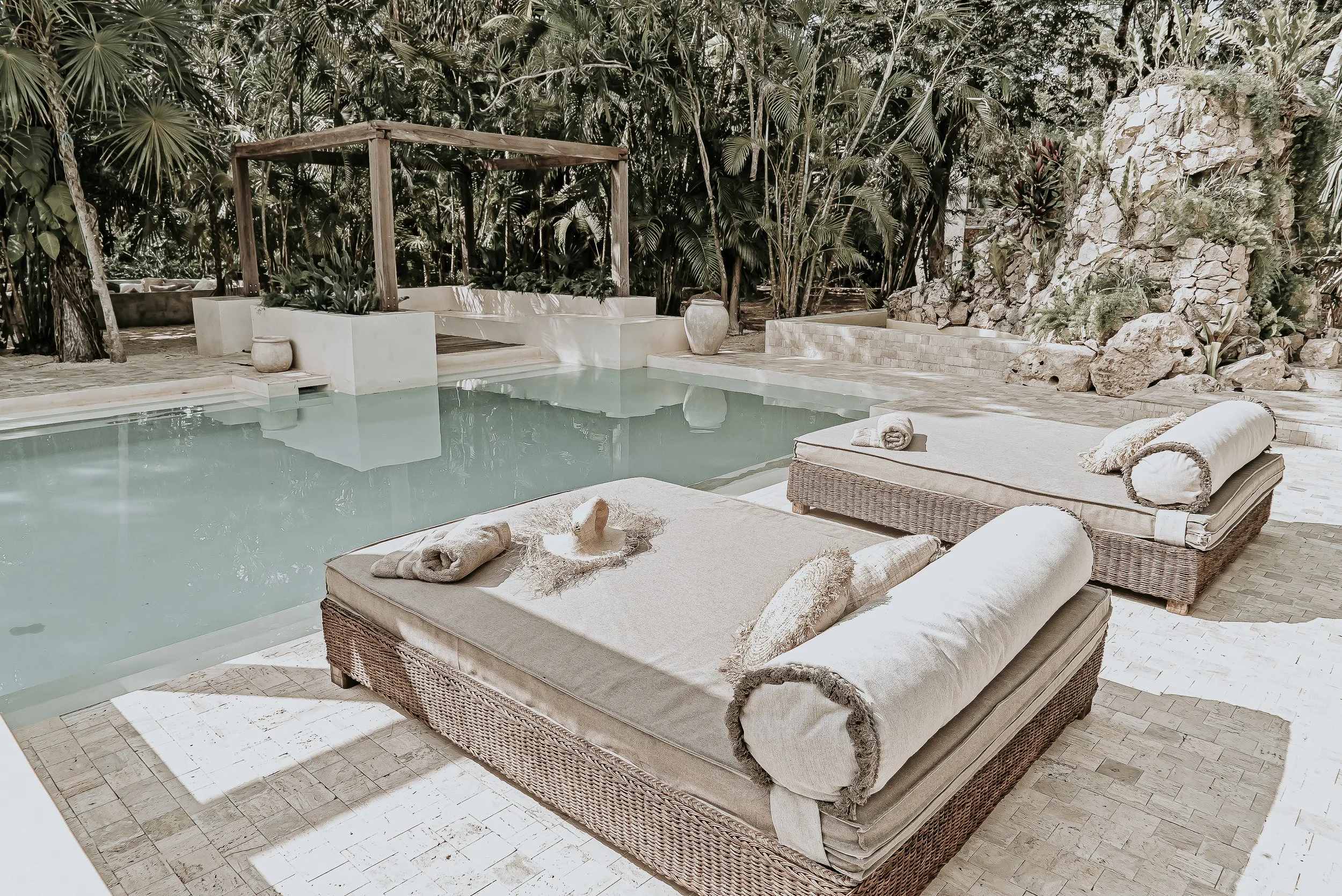 Copy of pool copie 3.jpg