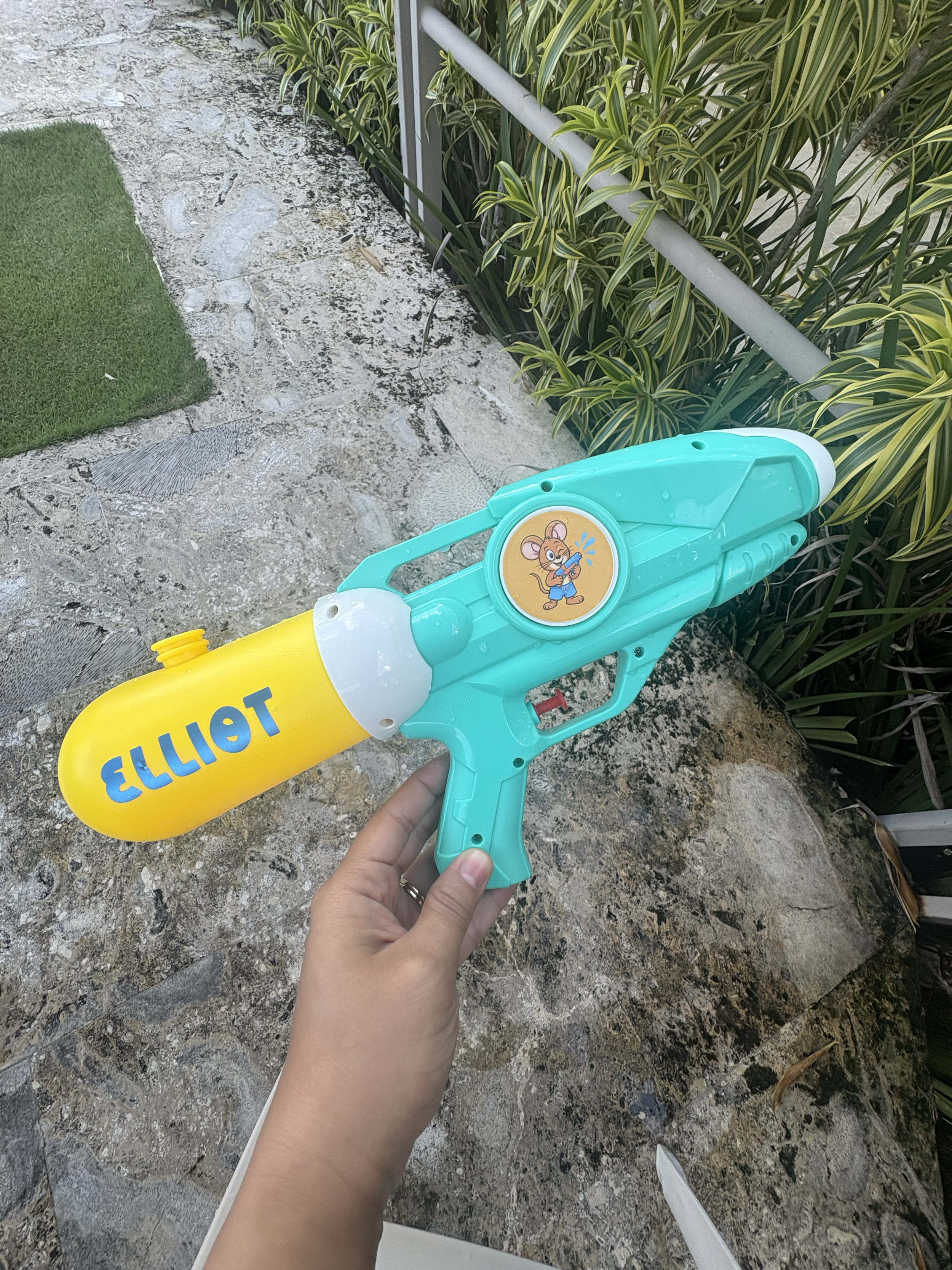 Stickers personalizados para juguetes de agua como recuerdos de cumpleaños