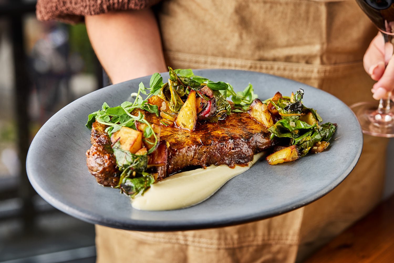 Orlando-Food-Photographer-Mike-Gluckman-Strip-Steak-Server