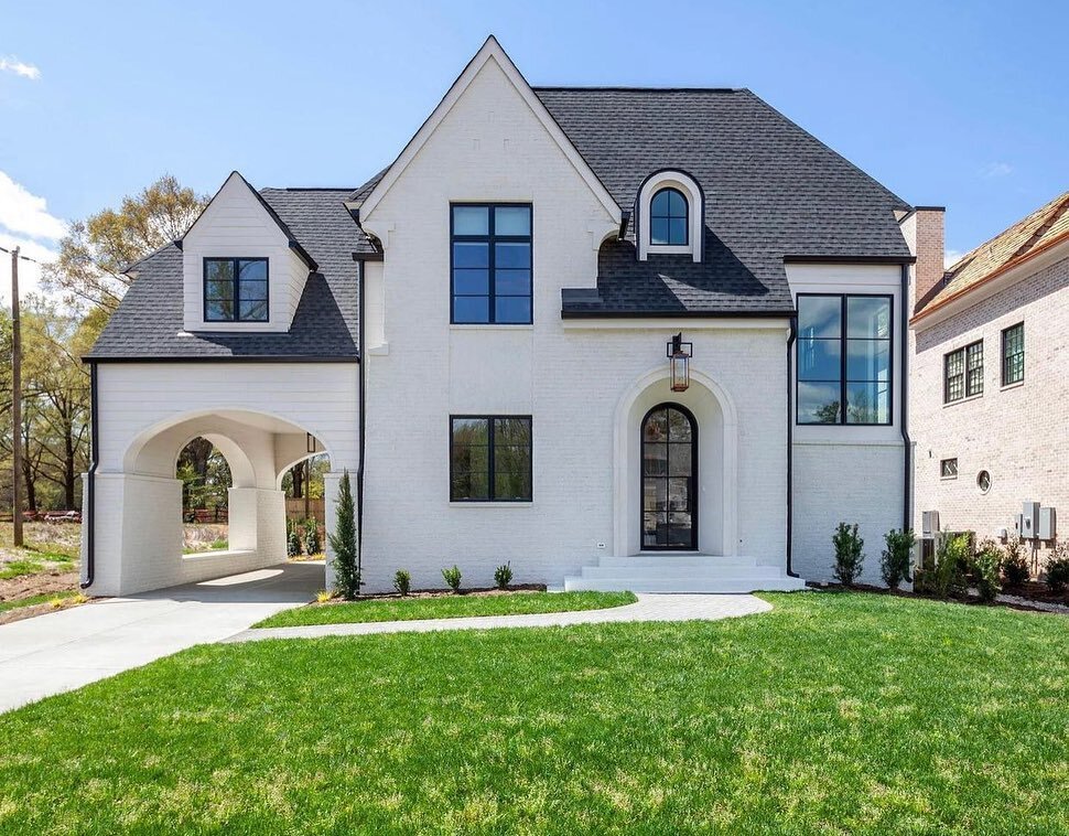 Let&rsquo;s kick off the new week in Cotswold. Swipe to go on a 360&deg; stroll around this dynamic home.

1-6, which view is your favorite?