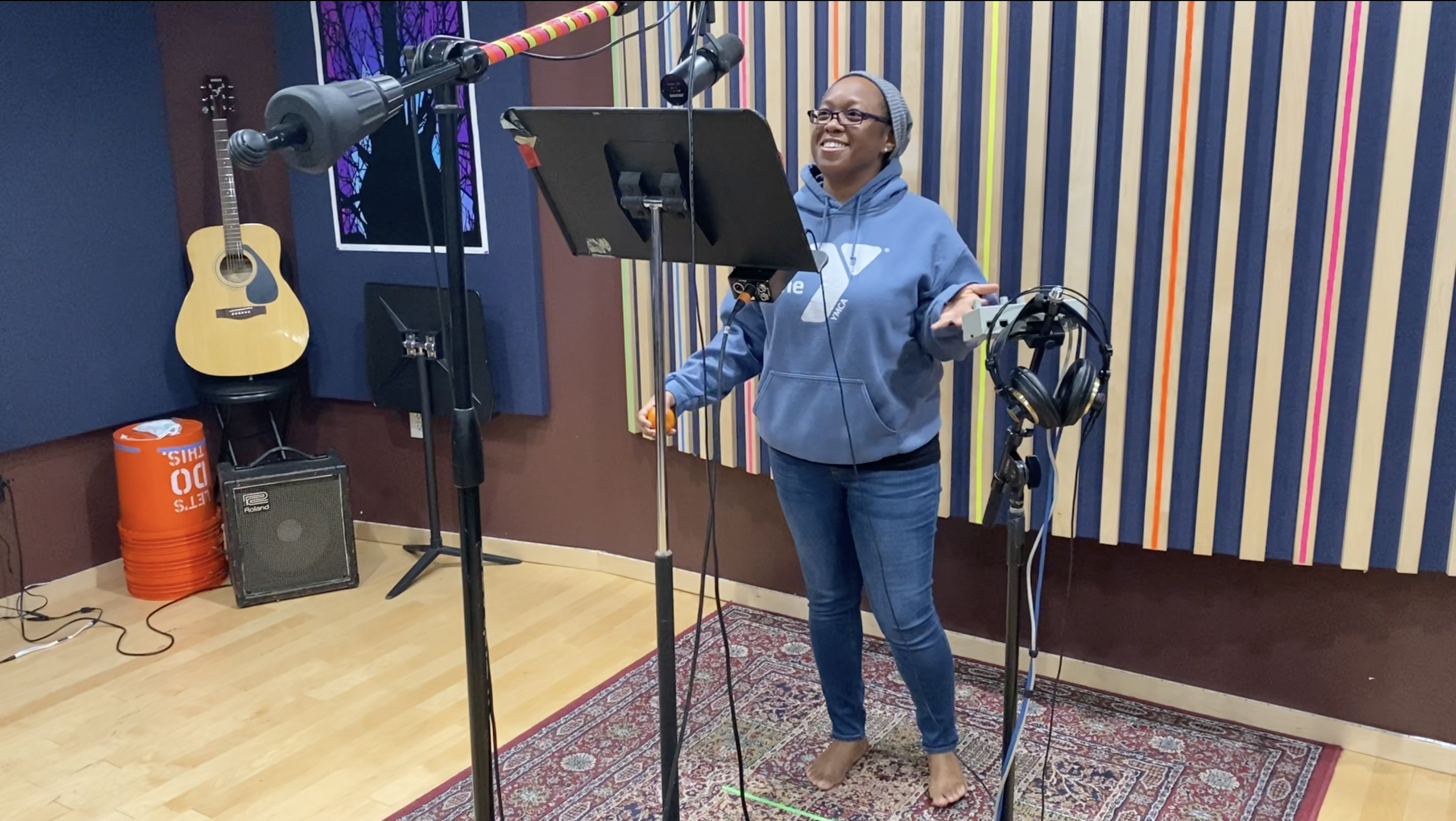 [G] Minn - MP in studio barefoot.png