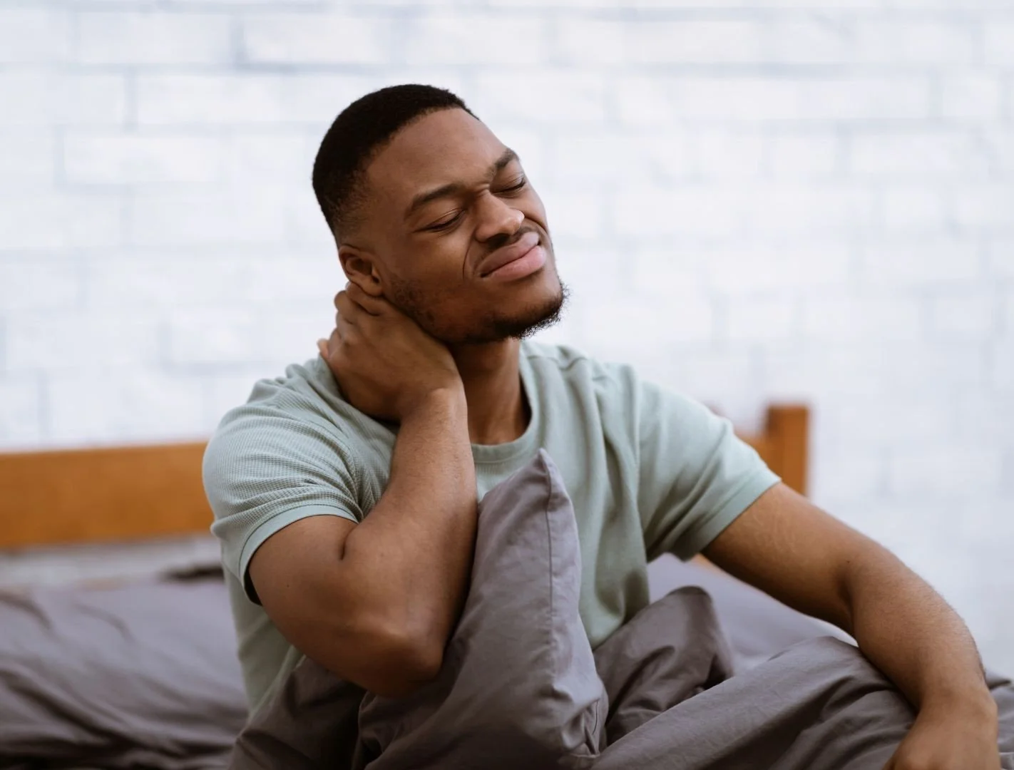 Neck pain blog article by movement specialist Bethany Vivo.