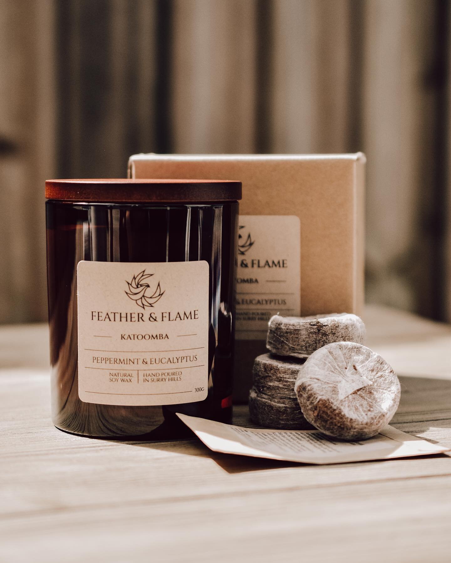 We absolutely love this shot by @qwirkiandco that showcases our large candles, that come boxed with seeds and soil pellets.
.
.
.
.
.
#featherandflame #fromtheashes #scentyourspace #handpouredsoycandles #ethicalbrand #smallbizau #femaleowned