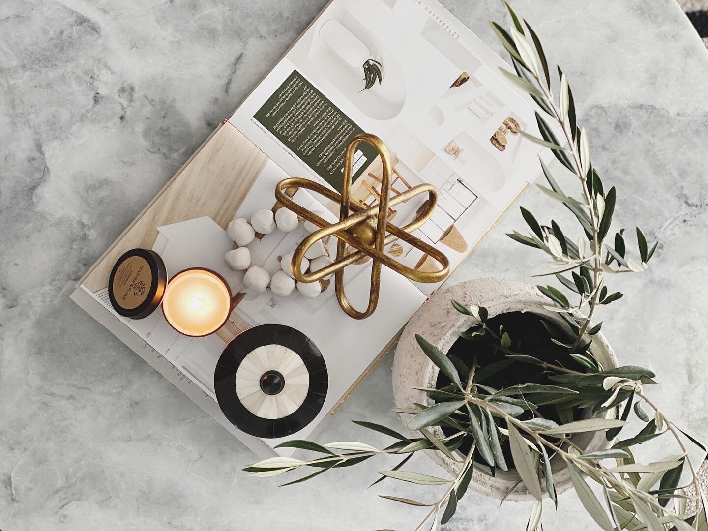 How gorgeous is this photo styled by Kirsty @eleventhcoastal
EOFY sale on now, save 30% on all large candles and travel tins!
*sale on until 30th June 2022 or until stock lasts
.
.
.
.
.
#featherandflame #fromtheashes #candlesale #eofy #handpoureds