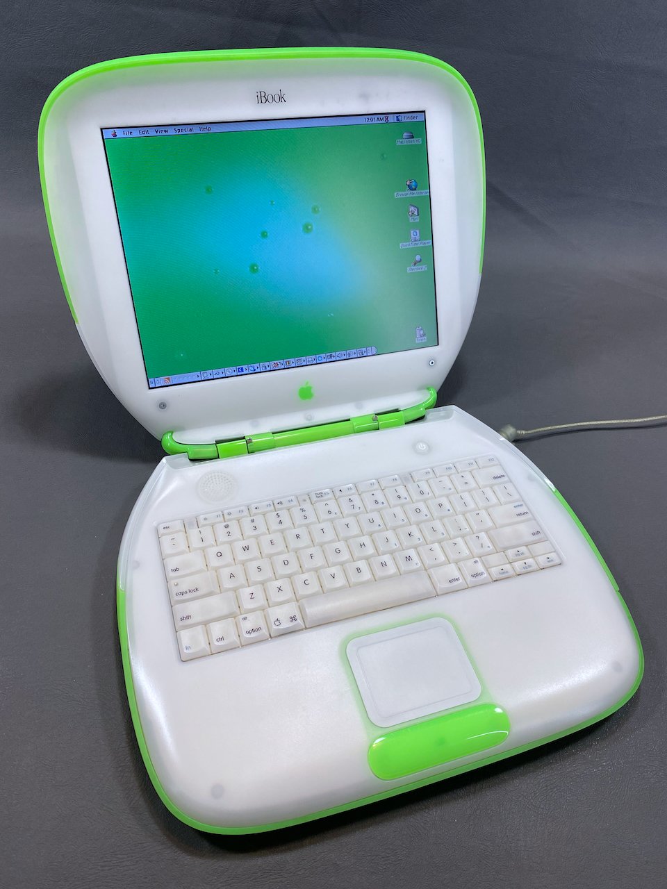 iBook G3 (Key Lime) — mac27.net iBook G3 (Key Lime) — mac27.net