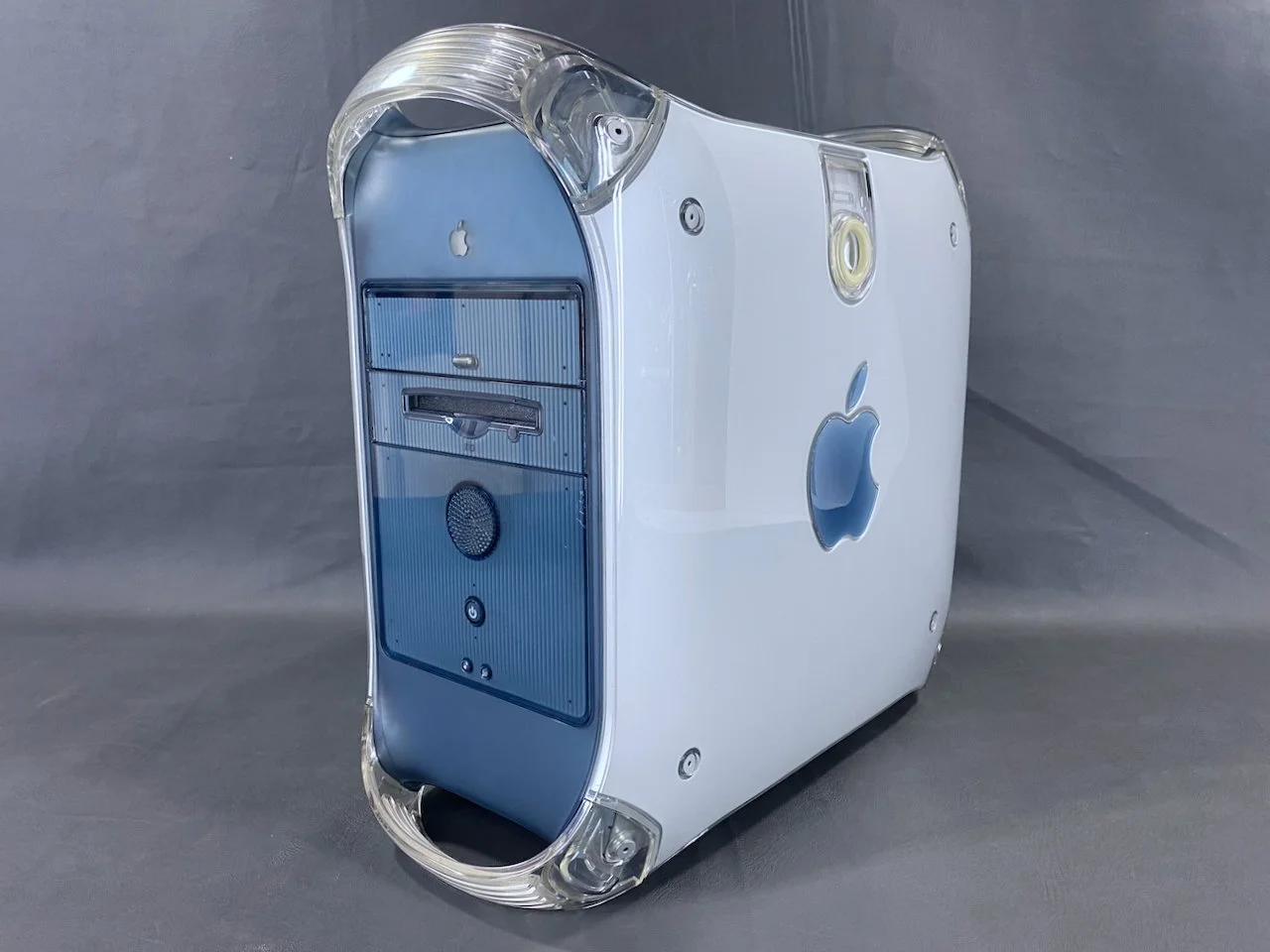 Apple iMac G4 (Mac OS 9.2) 本体 Apple iMac G4 – Retro Viator