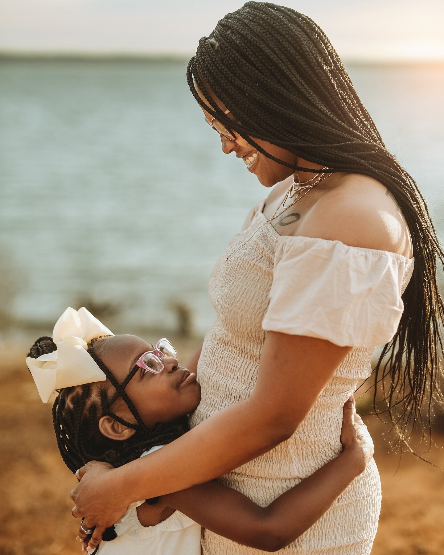 The absolute sweetest little moment with this gorgeous mama and daughter 🥰