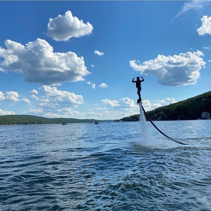 Who else finds strength out on the water under a sunny blue sky? 

p h o t o: @jethighwatersports #greenwoodlake #hellowarwickvalley #warwickny