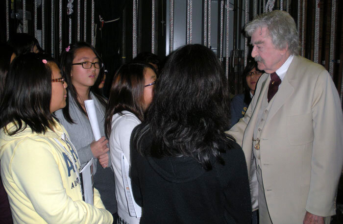  Hal Holbrook and his Young Admirers!  Photo by Lee Cohen 