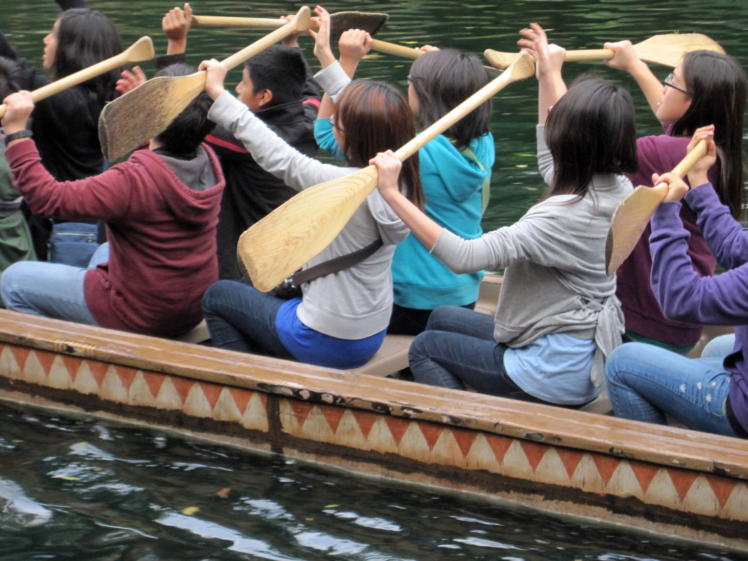  Hobart Shakespeareans paddle together 