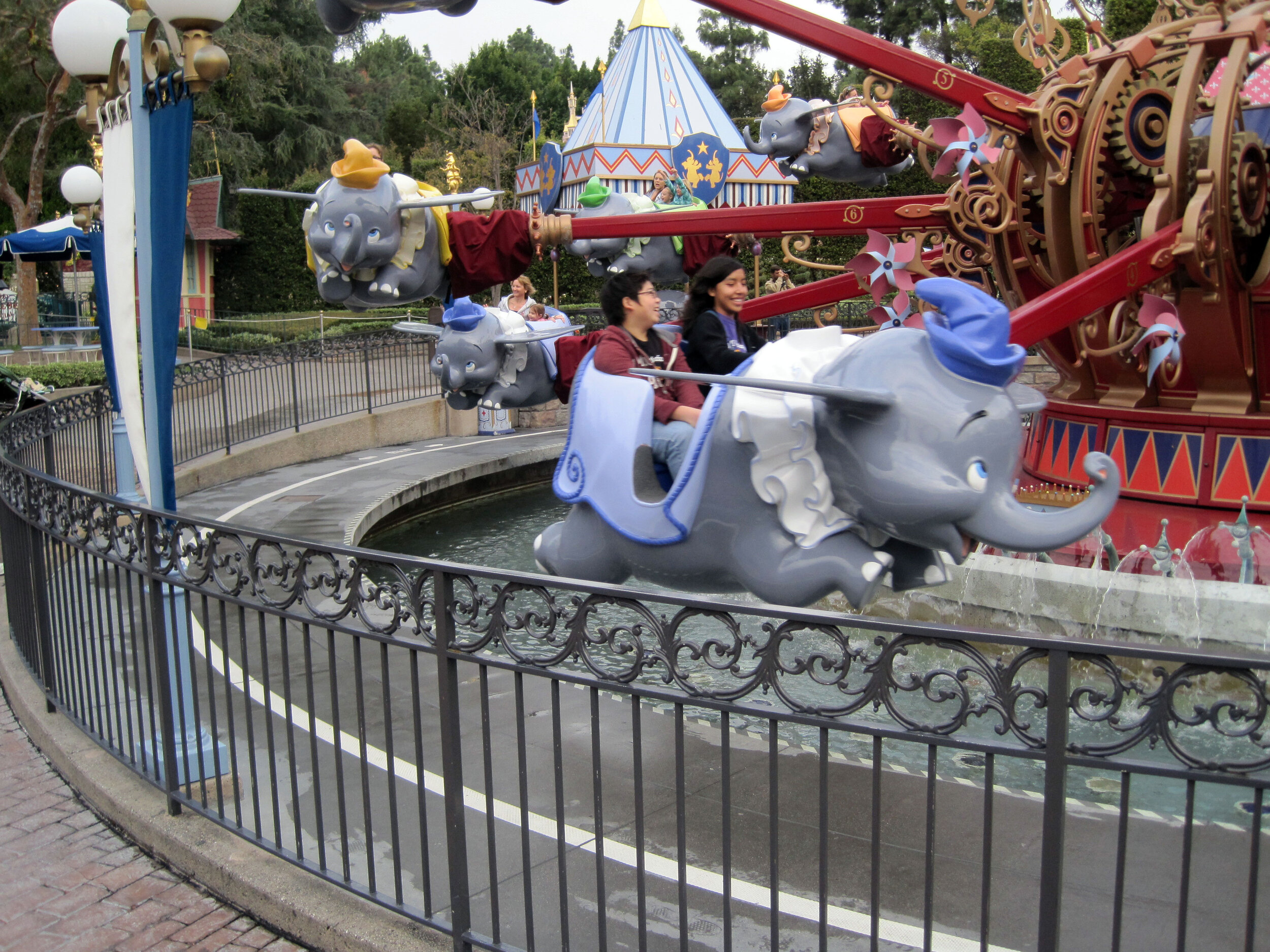  Paul and Elsa meet Dumbo 