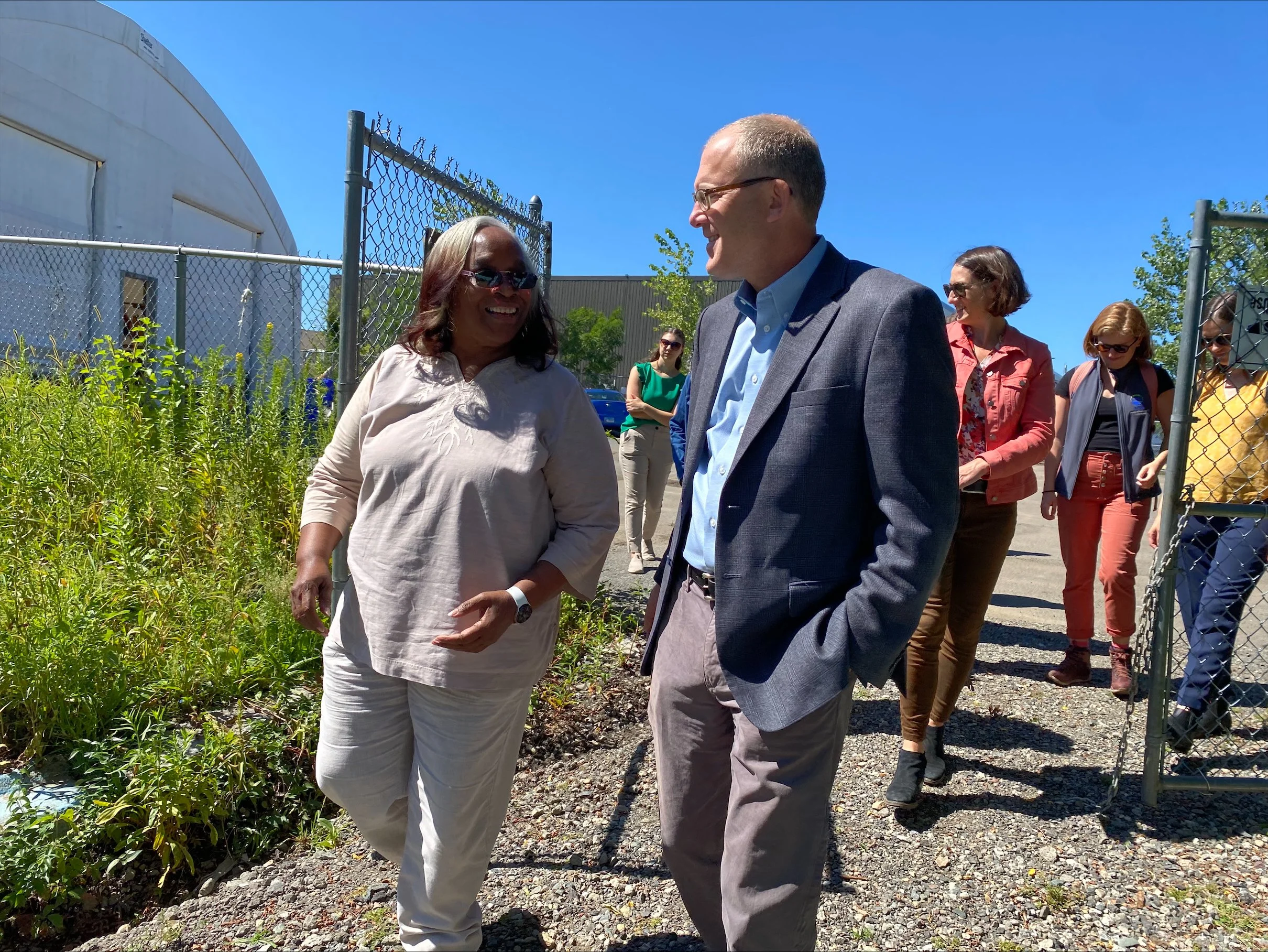 Steering Committee Chairperson, Marcia Manong and Senator Jason Lewis