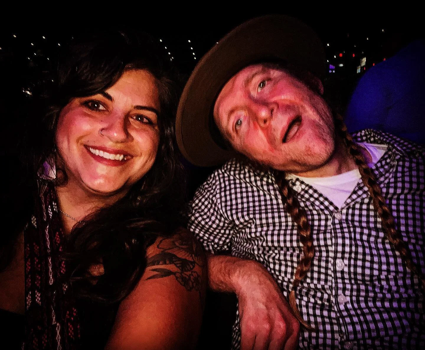 💛 🧡👆🏼follow our journey, link in the bio 

#awareness #wheelchairlife #followus #confidence #trippinonwheels #accessibilitymatters #disabilityrightsarehumanrights @derekandsusan #roadtrippin #newvenue
IMAGE DESCRIPTION: Russ wearing willie braids