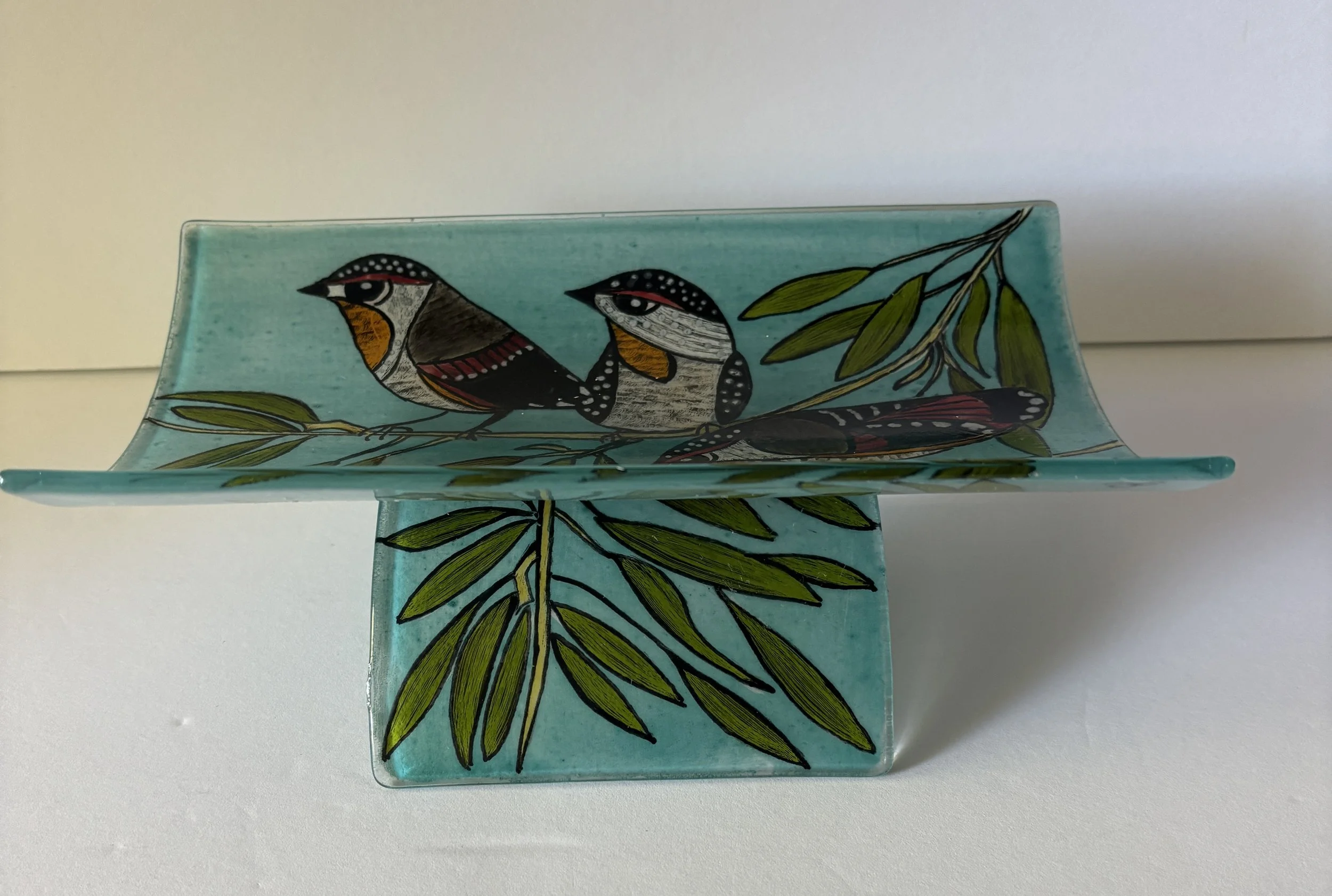 AUSTRALIAN FINCHES 8 X 5" ON PLATFORM OF LEAVES