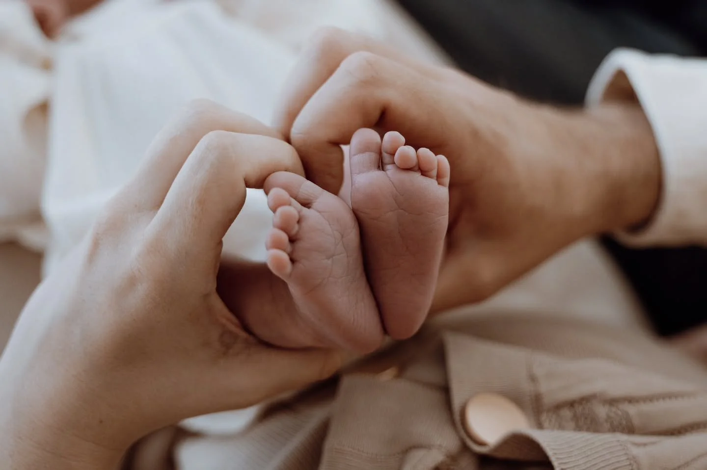 Welkom lieve Anna-Livia ♡♡
.
.
.
.
Na 3 weekjes goed genoten te hebben op vakantie, zijn we er alvast weer ingevlogen! Weer helemaal klaar om die mooie babytjes en prachtige gezinnetjes voor mijn lens te hebben ♡♡