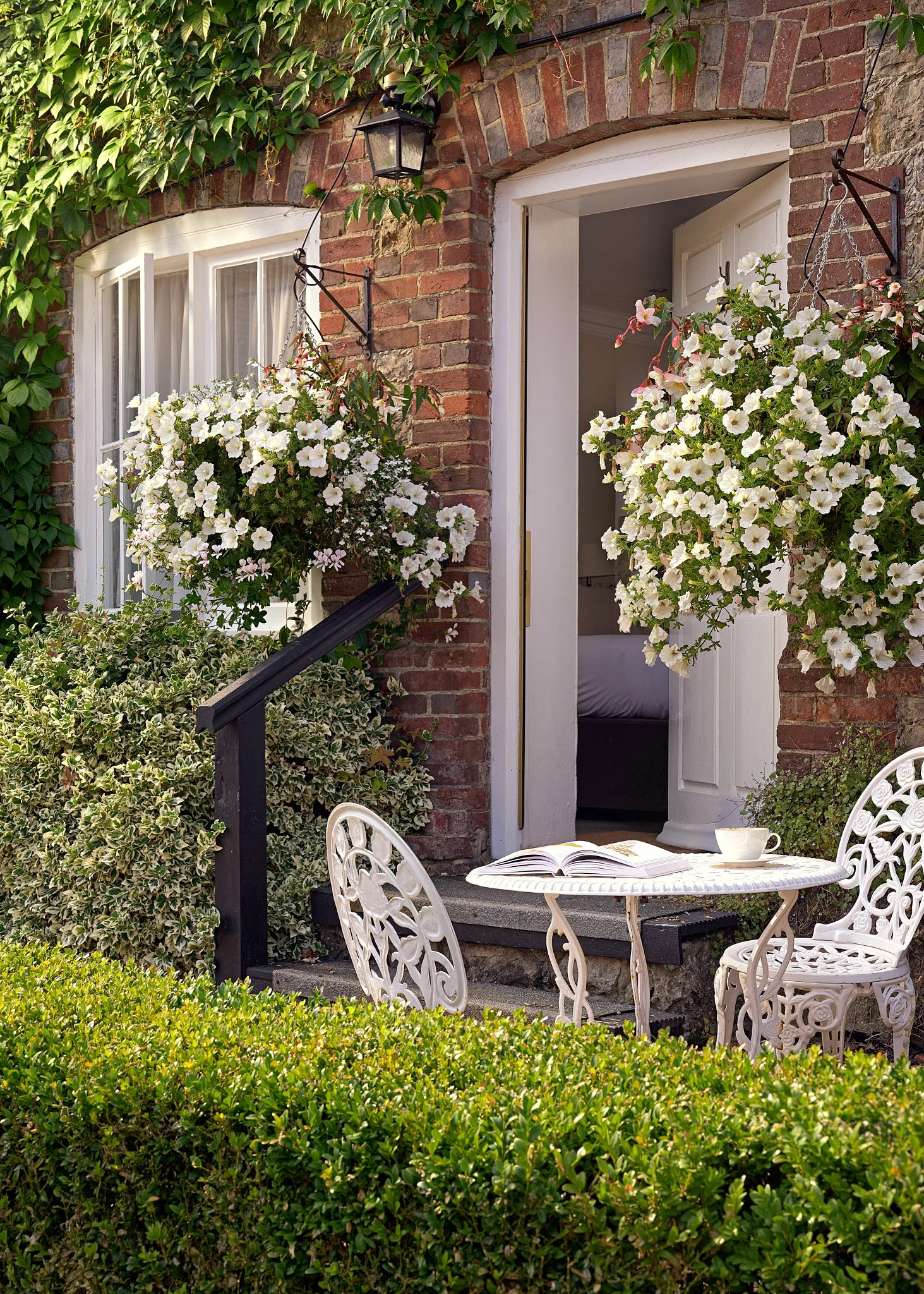DAVID MALANHPH Chilston Park_Bedroom_06_Long_Fellow_0391-533.jpg