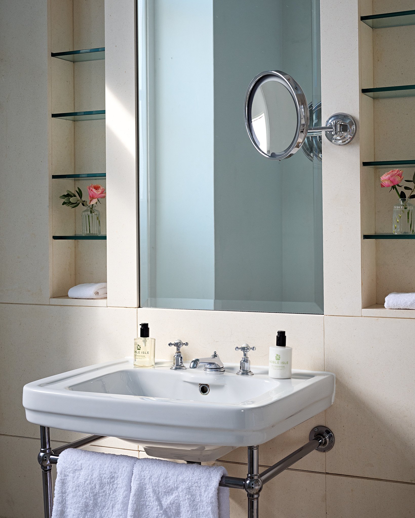 DAVID MALANHPH Buxted Park-Bedroom 5 R&E Browning5763-172.jpg