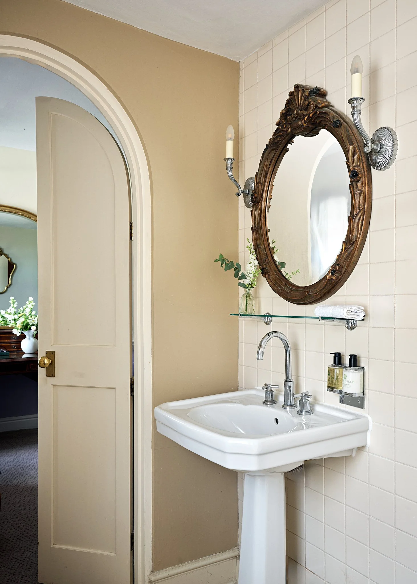 DAVID MALANHPH Chilston Park_Bedroom_04_Tulip_0105-523.jpg