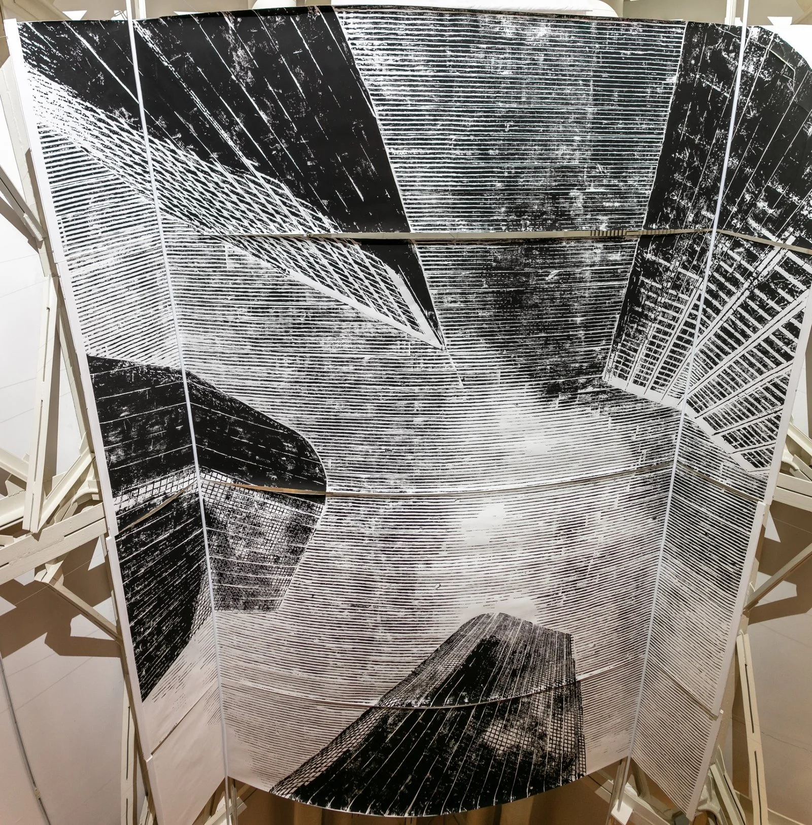 Aerial view of Gábor Koós' large-scale woodcut floor installation at Miskolc Gallery, 2020.