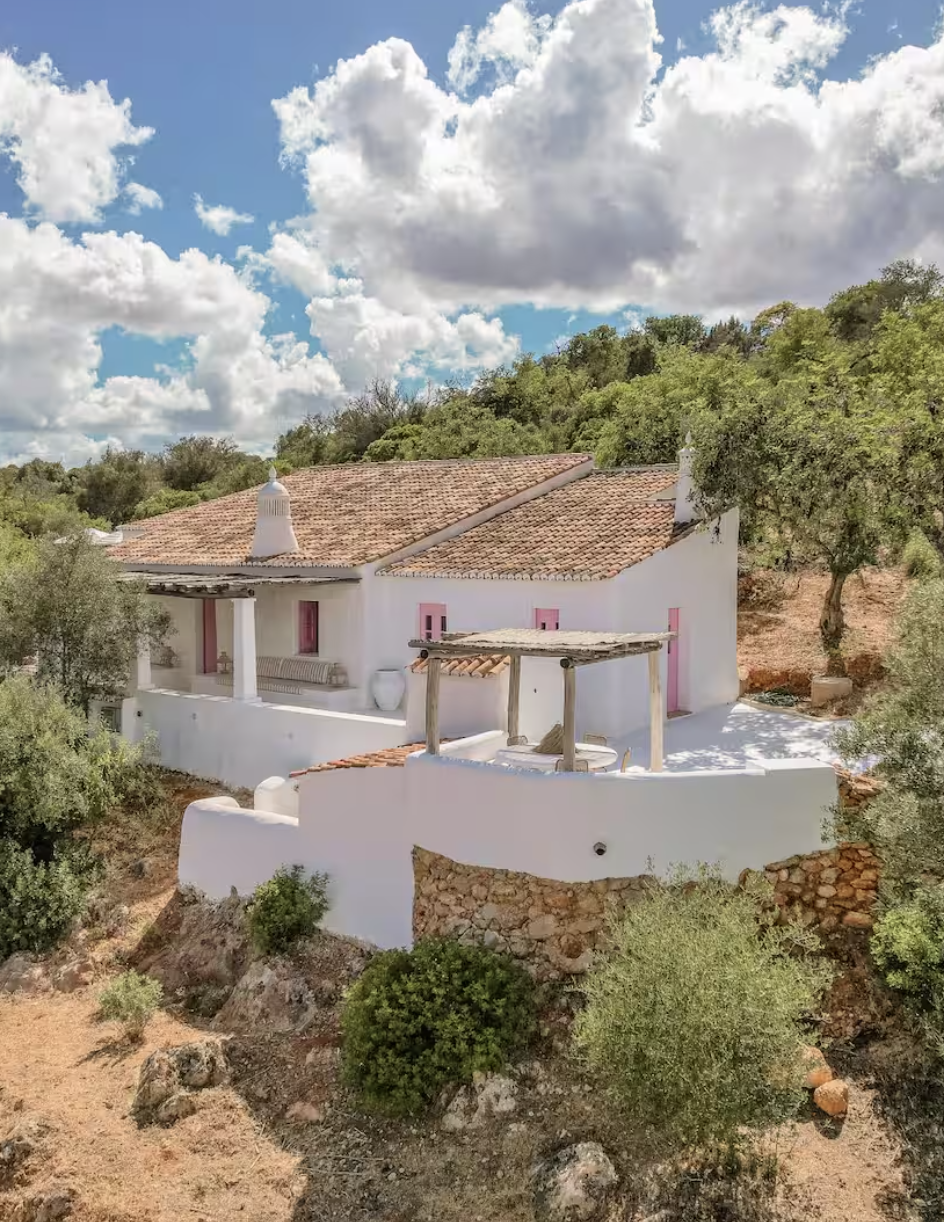 Casa da Encosta / Home Sleeps 6 / Silves