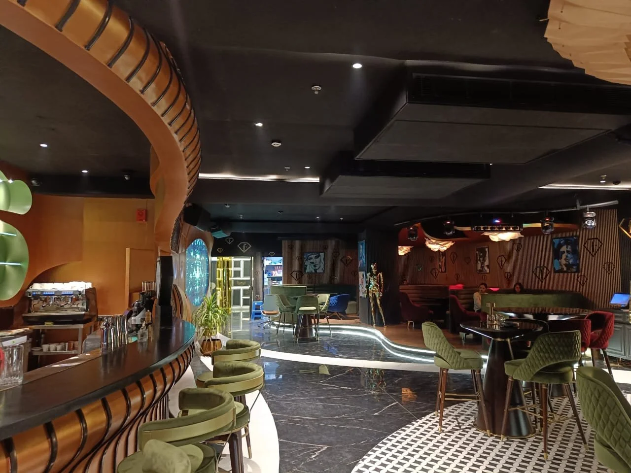 F Bar, Dehradun