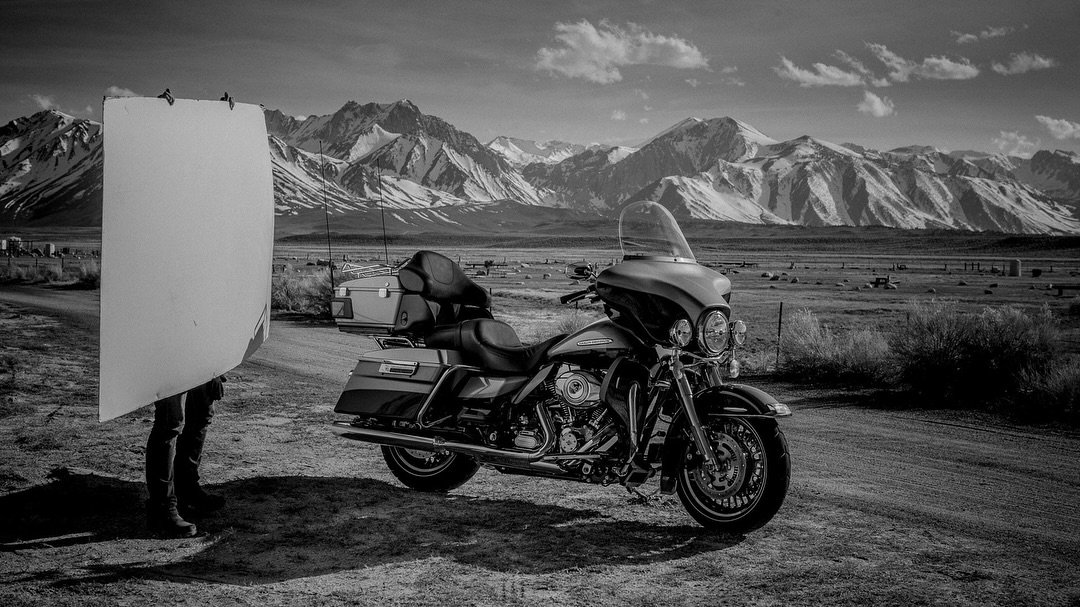 &ldquo;Gloss&rdquo;
#FlashbackFriday 
If you didn&rsquo;t know, I used to shot for @harleydavidson for more than 10 years 🤪
I have a series called &ldquo;Gloss&rdquo; a collection of plates shot with my Rock Star team 😎
Who I miss dearly 😔

@autum