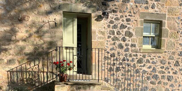 east-nuek-orchards-apple-orachrd-and-pet-friendly-cosy-self-catering-holiday-cottage-lets-st-andrews-slideshow.jpg