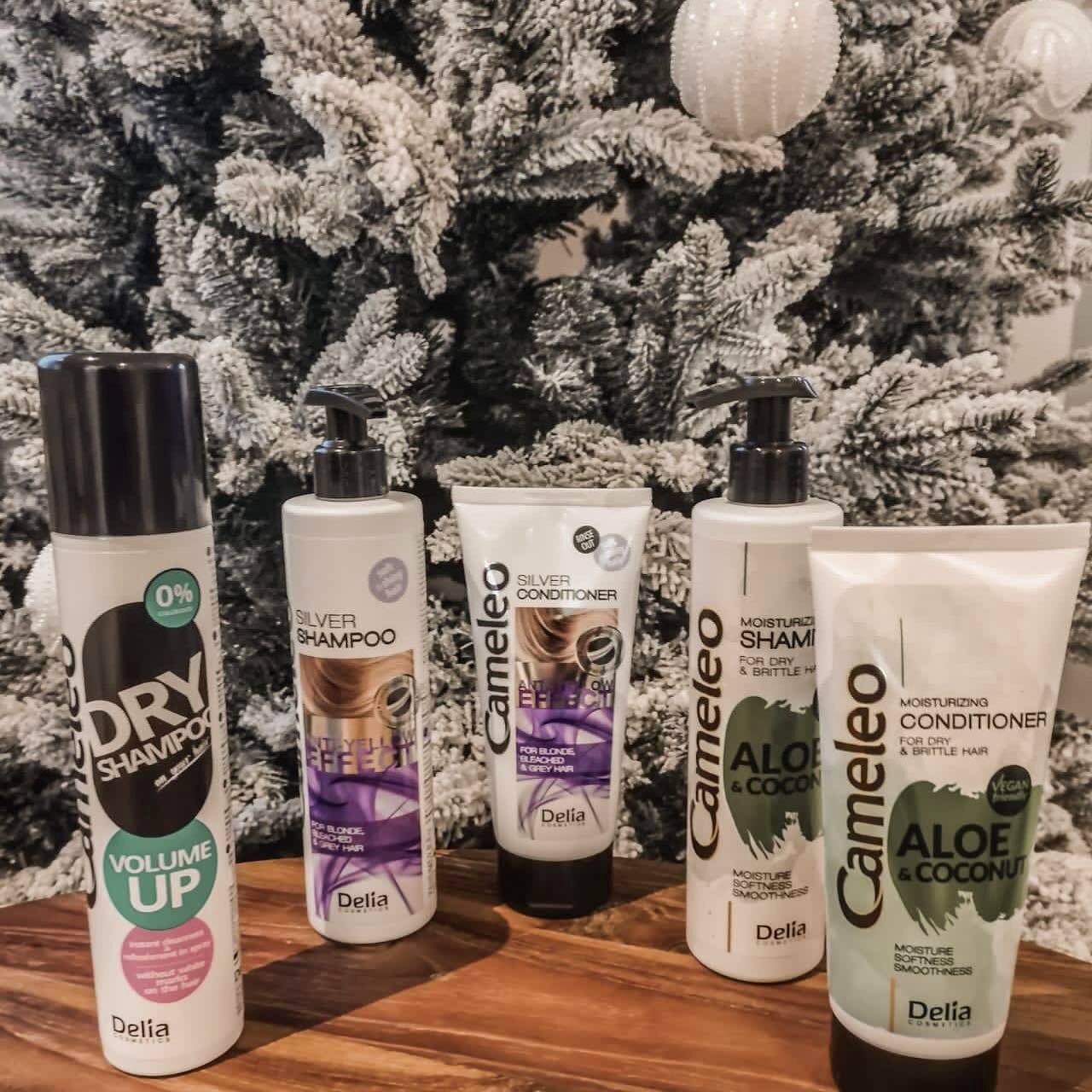 🌲ARVOTAAN Delia Cosmetics tuotepaketti sinulle ja kaverillesi🌲

🌲Cameleon kuivashampoo, 
Silvershampoo ja hoitoaine sek&auml; aloecoconut shampoo sek&auml; hoitoaine🌲
.
.
🌲Arvontaan p&auml;&auml;set osallistumaan:
🌲Seuraamalla:
@norahaikonen
@k