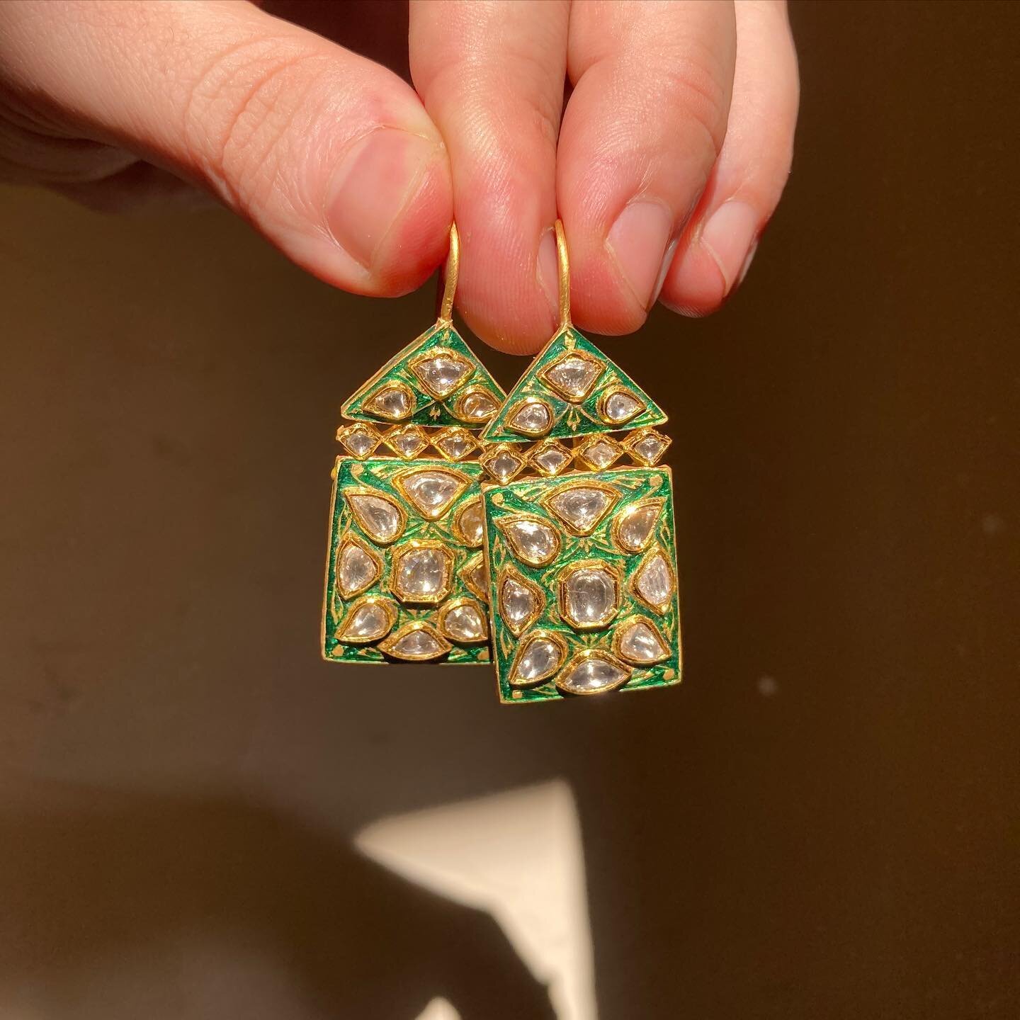 What an incredible pair of statement earrings that my jeweller was working on last week. Bold but very wearable. #alexandergemsandjewels #statementearrings #earornaments #diamondearrings #diamond #enameljewellery #finegemstones #mughaljewellery #cust