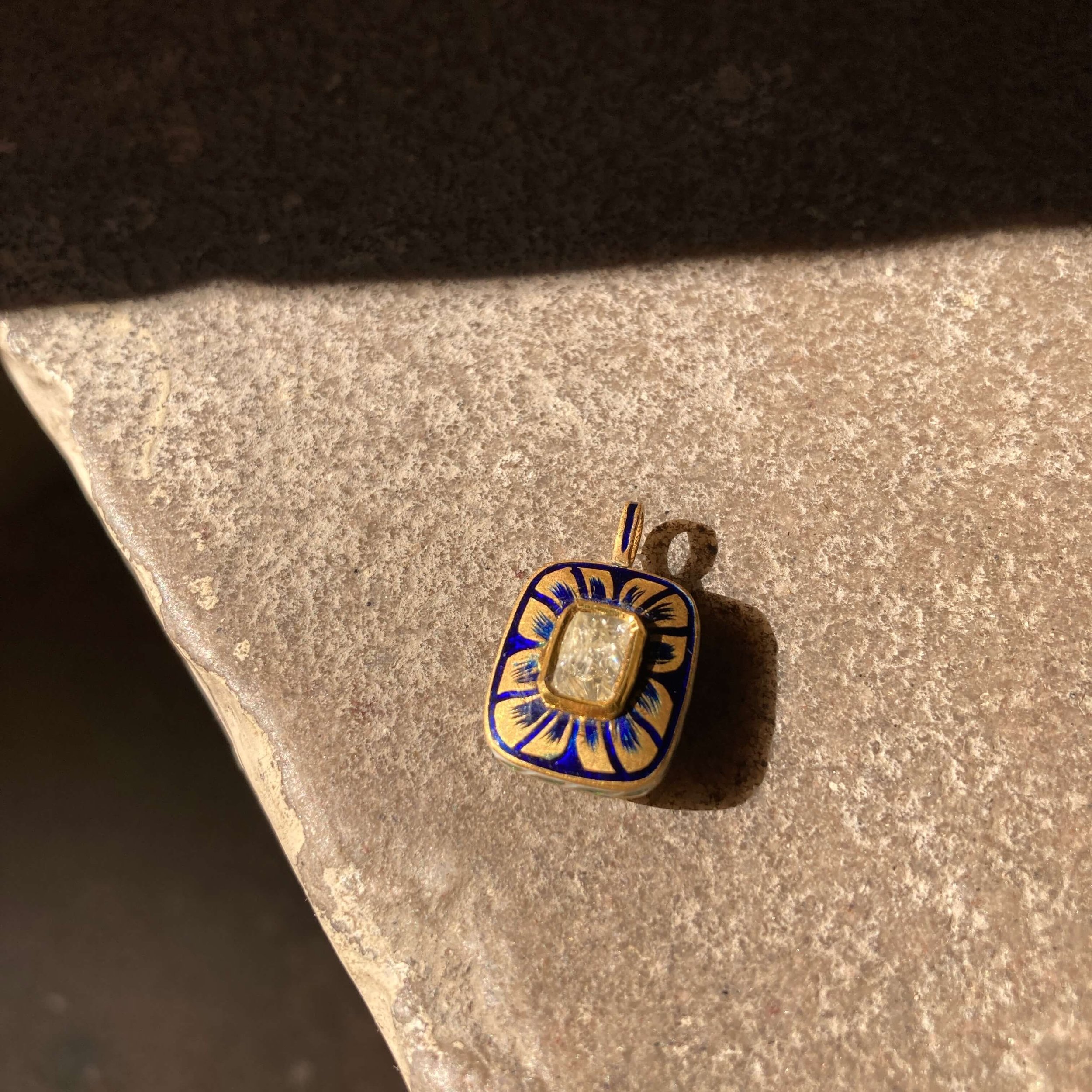 enamelled-gold-pendant-contemporary-kundan-meena-28.JPG
