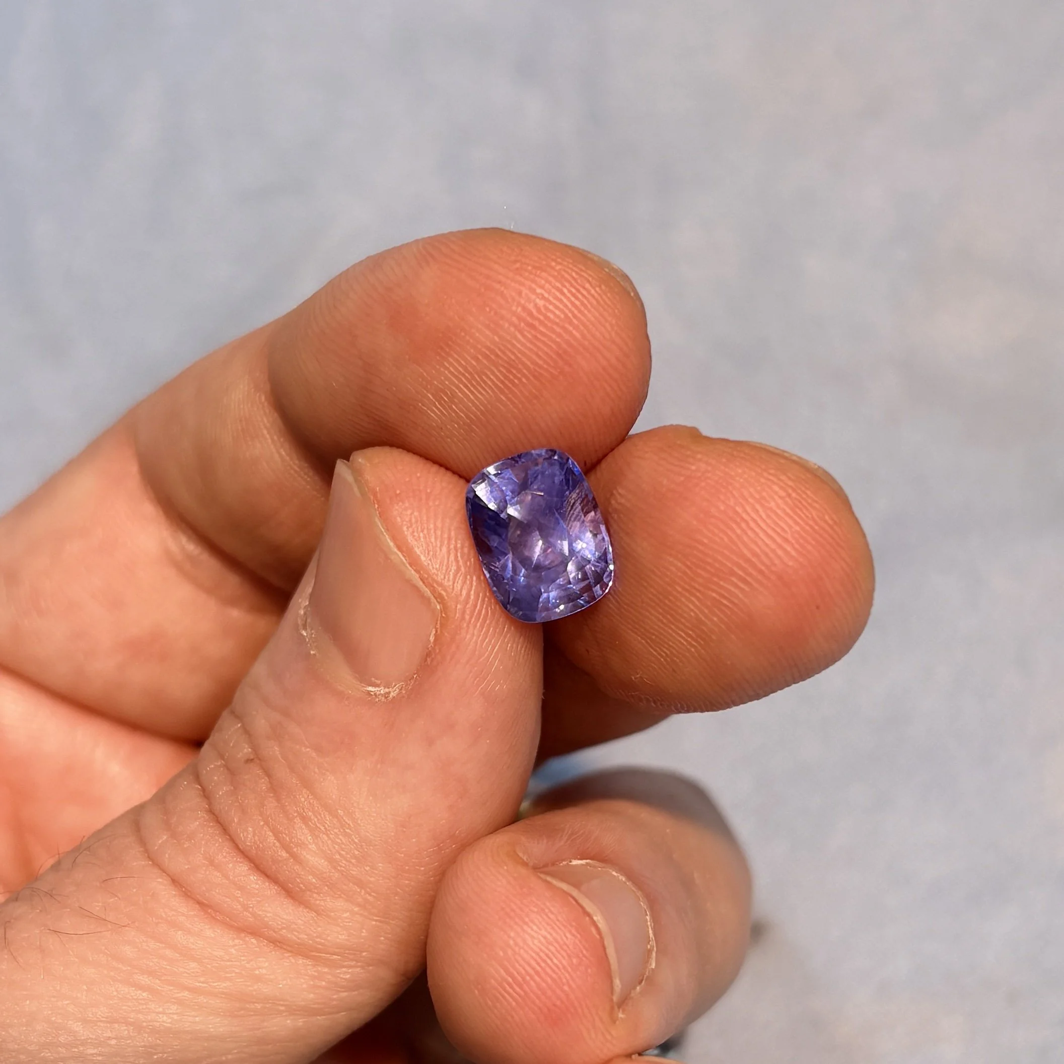 Colour change sapphire