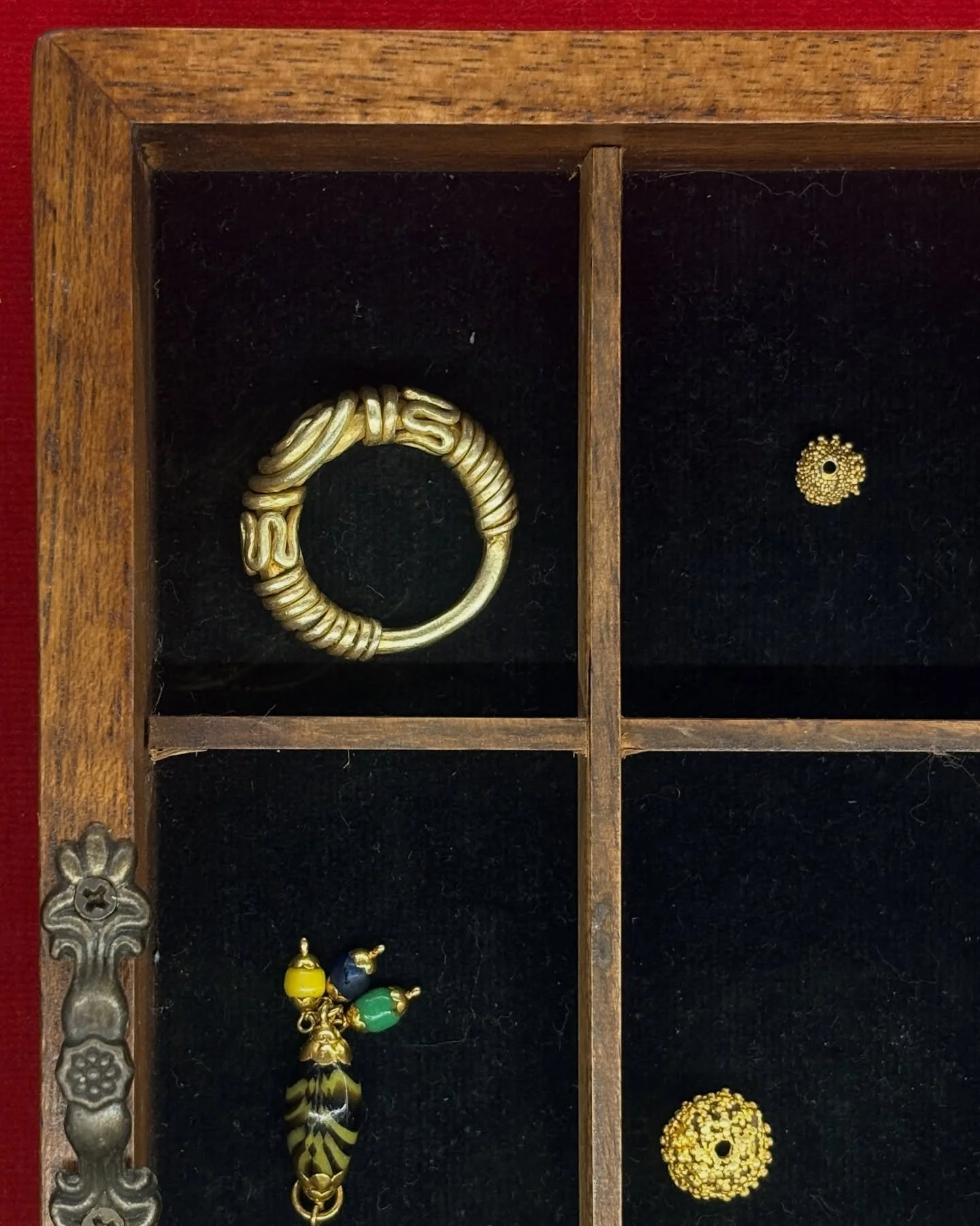 Decorative currency is something we see across continents and throughout history. While such pieces were sold out of necessity, rising gold prices have given people new reasons to both sell or hold on to heavier pieces. This beautifully crafted antiq