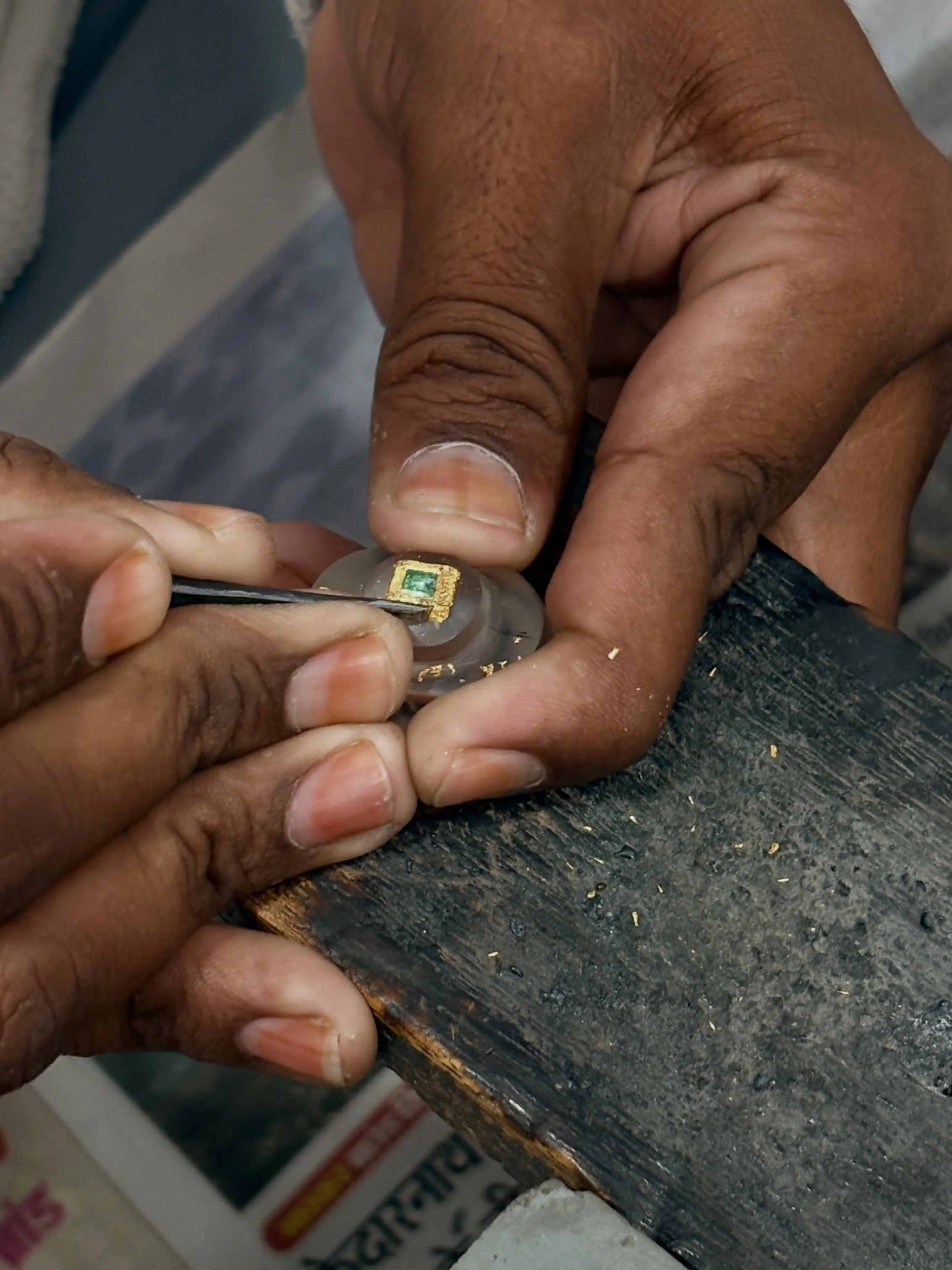 A finished piece, available for purchase. Frosted natural rock crystal set with a Colombian emerald in a pure gold kundan setting. A small stone that makes a statement. Ring size 54
The process of creating kundan pieces is as meticulous as it is beau