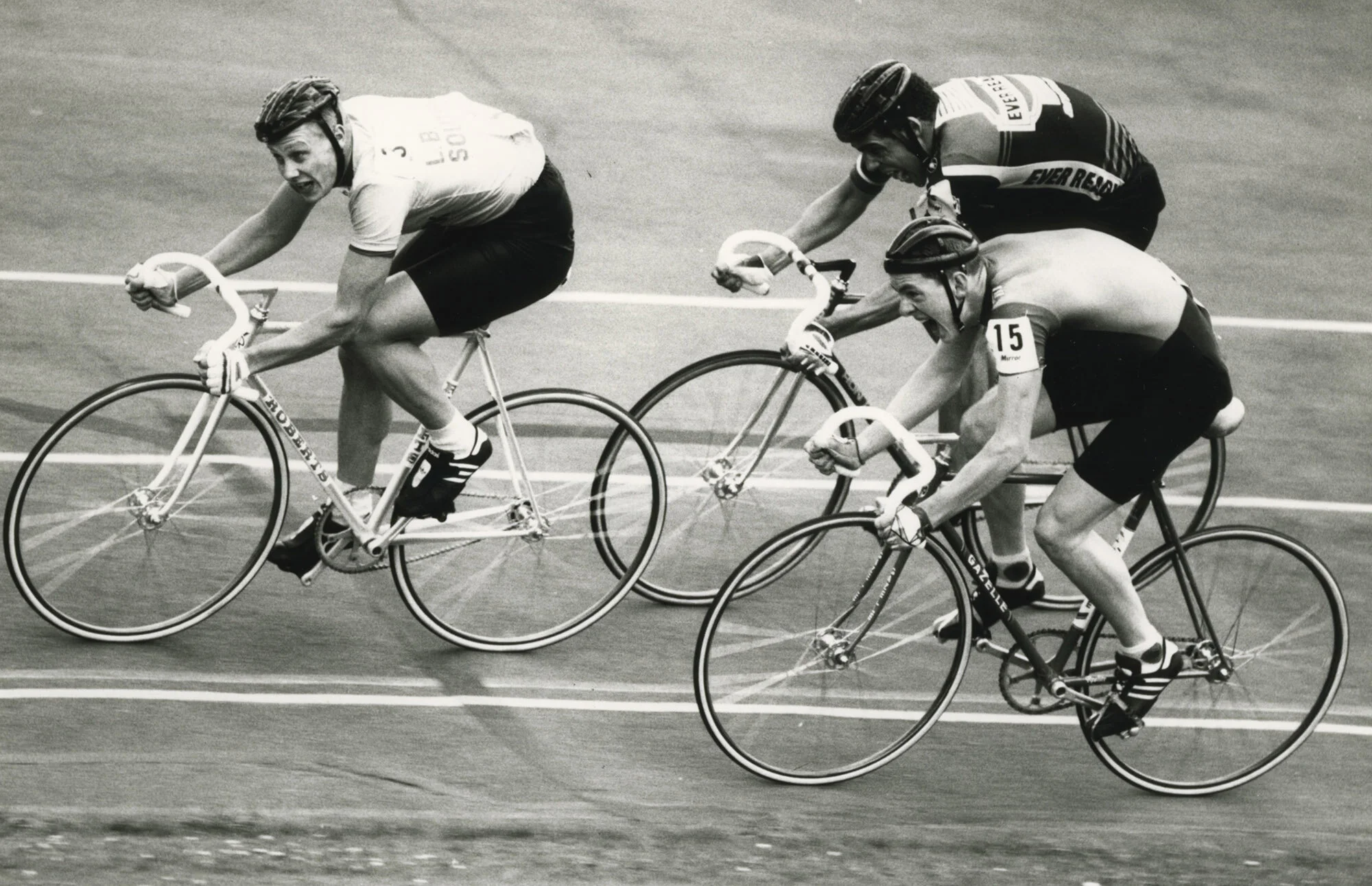 Champagne Meeting, 1987. Bruce Drew (left), Russell Williams and Chris Boardman (No.15) battle it out round turn four at the annual Champagne Meeting. Photo courtesy of Cycling Weekly