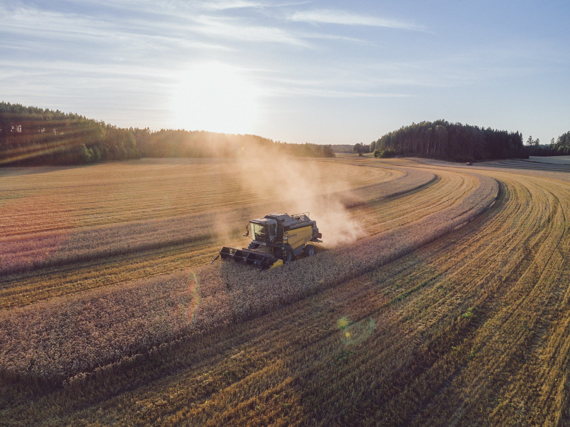 One of the larger video productions for 2021 was a project called &rdquo;Matregion Nyland&rdquo; which we produced for @yrkeshogskolannovia. Drones can be useful for capturing visually compelling B-roll, and this assignment also called for still imag