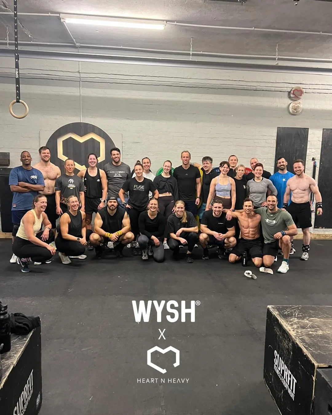 meets @heartnheavy_crossfit Comp Class 🚀

Gestern gab&rsquo;s den Auftakt unserer gemeinsamen Comp Class bei Heart n Heavy CrossFit 💪🏼
Mit knapp 30 Athleten wurde sich in Teams durch 3 Workouts gearbeitet, die @coach_lennyr f&uuml;r uns vorbereite