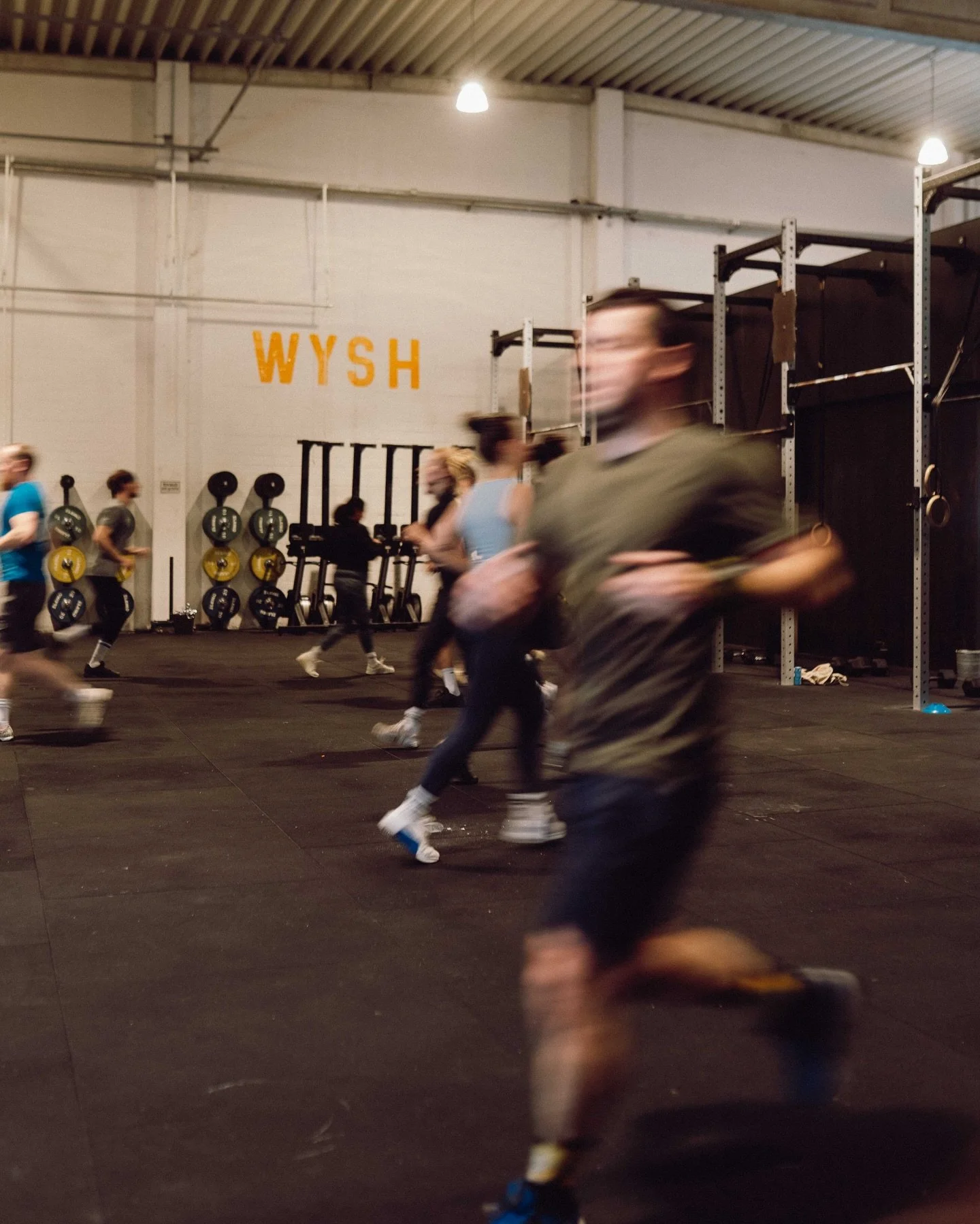 Gemeinsam trainieren macht einfach mehr Spa&szlig;. 🔥 

In unseren Classes wird geschwitzt, gelacht und sich gegenseitig gepusht. Genau diese Energie macht jedes Training besonders. 

Komm vorbei und sp&uuml;r es selbst. 

➡️ Probetraining oder Prob