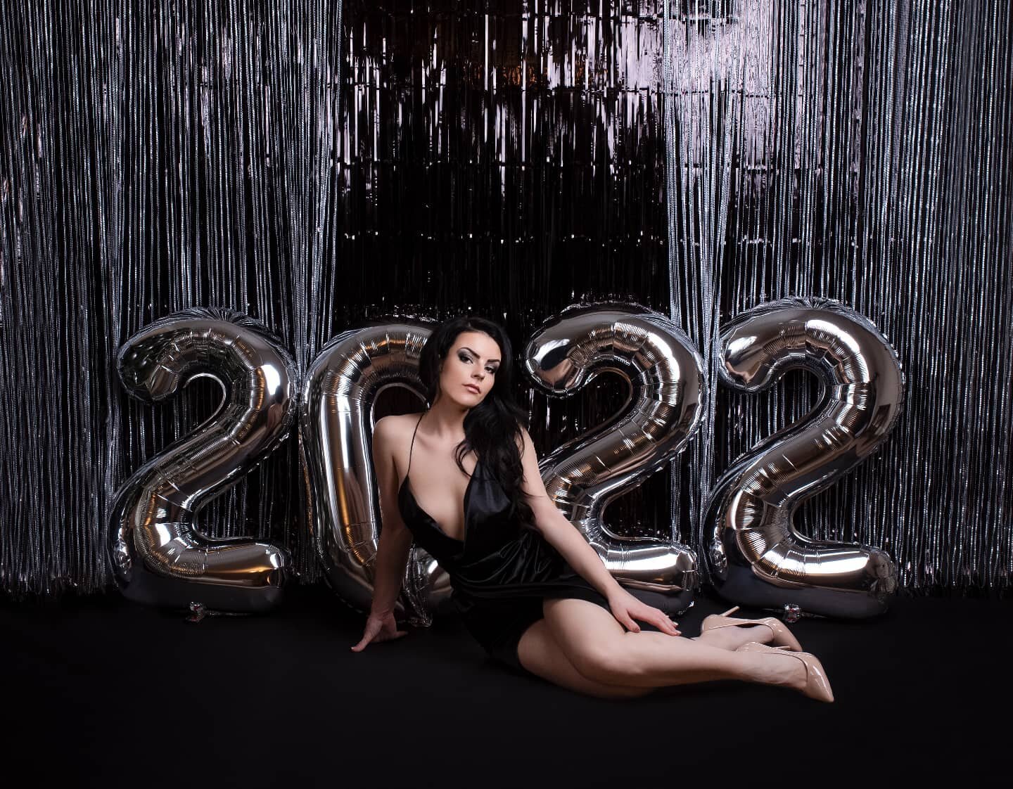 🤍 Happy New Year 🤍 
New Year .. New Goals .. New Successes ..

#happynewyear #2022 #newyear #newgoals #newsuccess #portraitlove #portraitphotography #empowerwomen #womenempowerwomen #womensupportingwomen #boudoir #boudoirphotography #feminist #boud