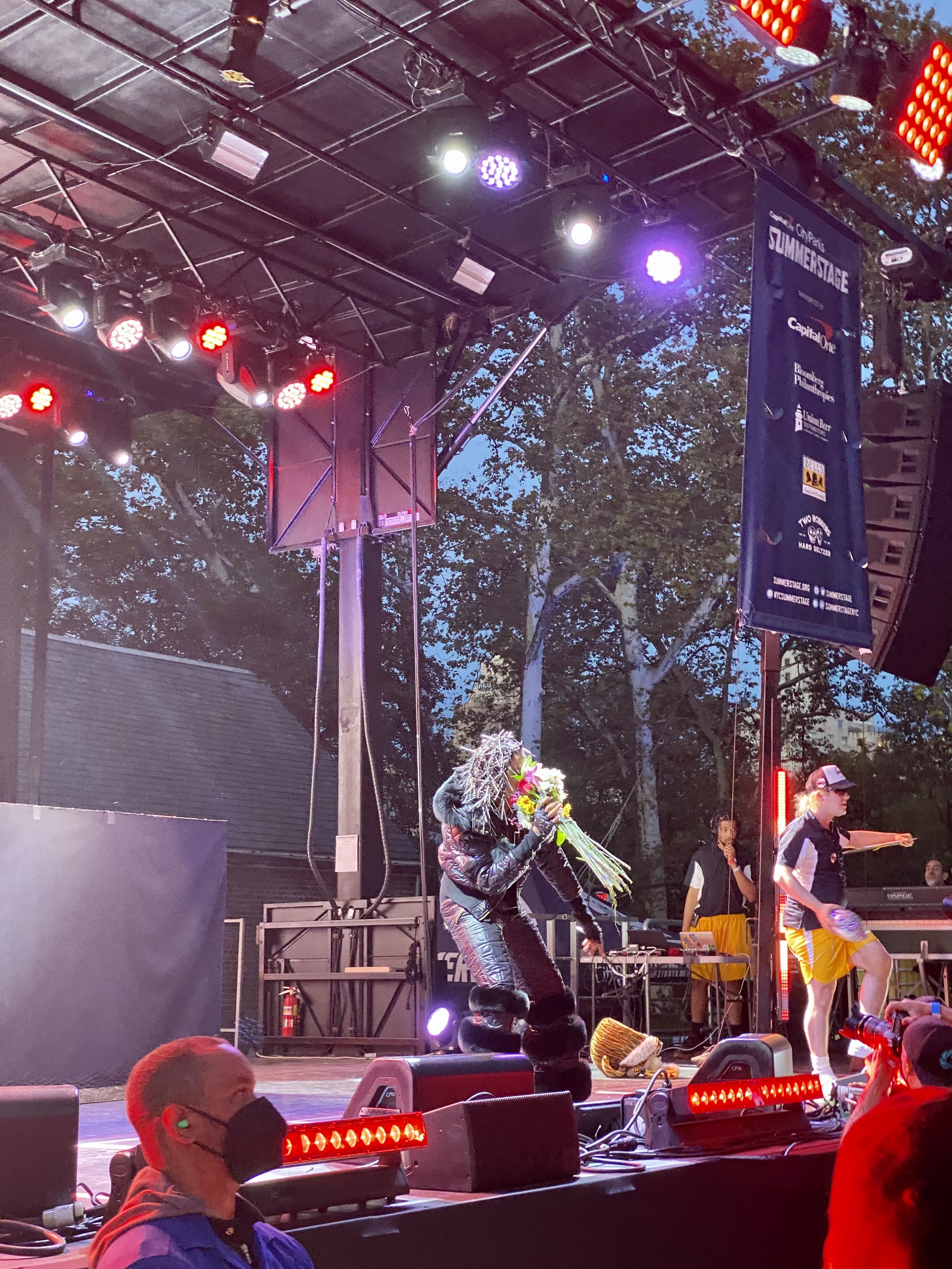 Following Aris, fans who showed up early enough can say they were there to see Teezo Touchdown’s New York debut. Much like the buzz surrounding Teezo, the live show is undoubtedly unparalleled. Drawing on the world-building established in the catalog