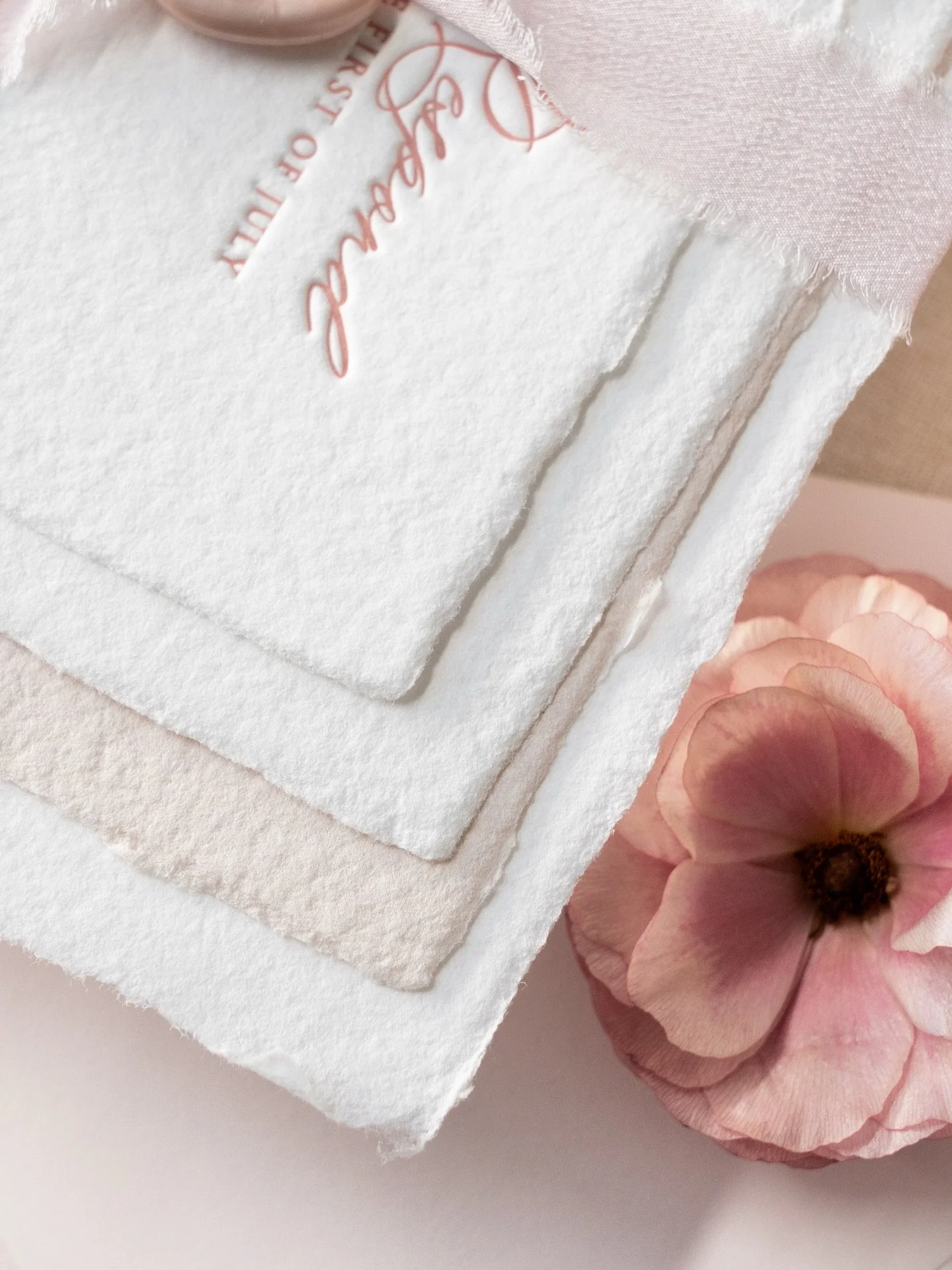 Fluffy stack of handmade cotton paper 😍

#weddinginvitations #handmadepaper #luxurywedding #weddinginvites #letterpress #customwedding #custominvitations 
Photo and styling: @peterson.design.photo