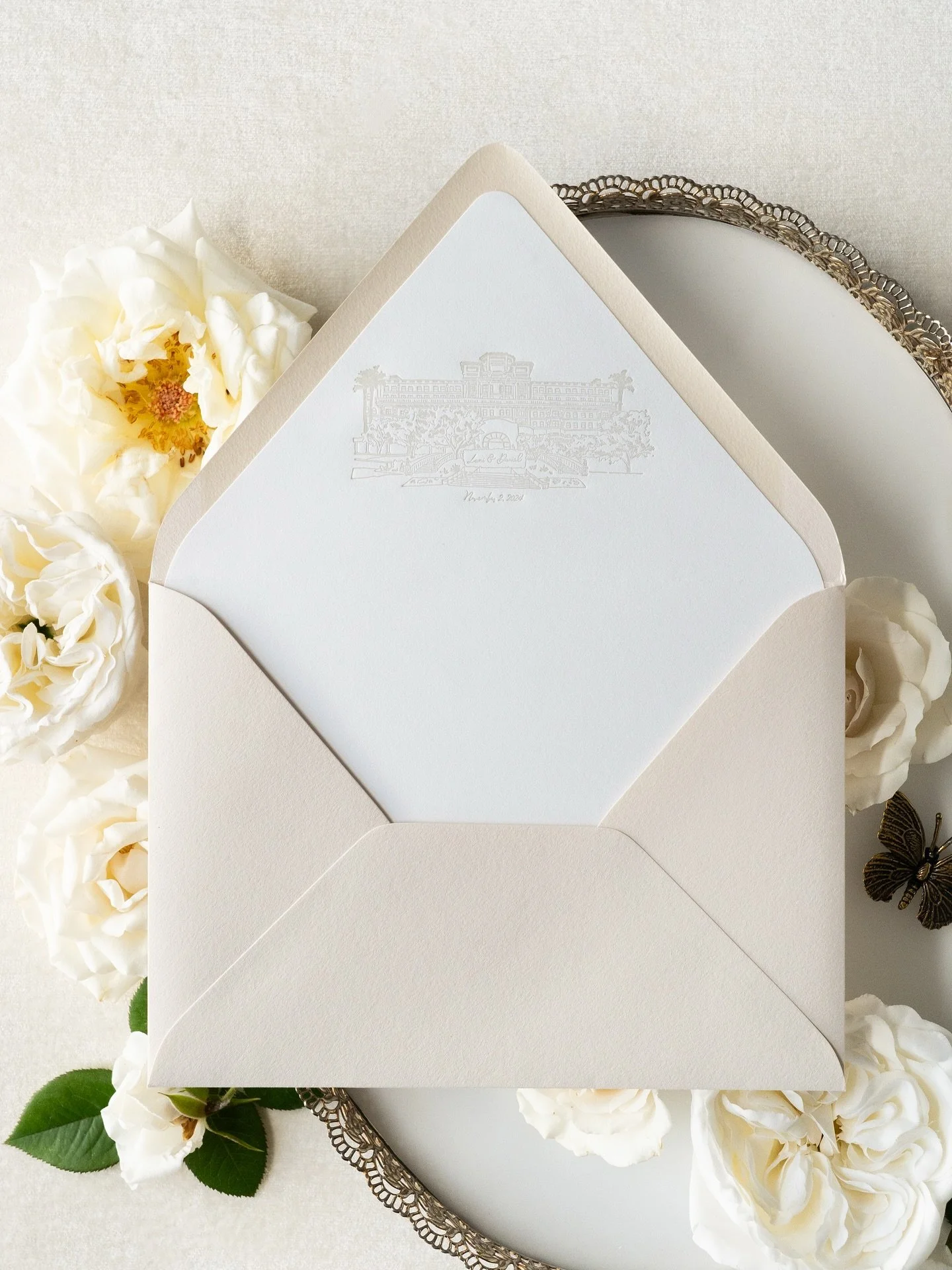 Letterpress venue illustration color matched to the rest of the suite 😍 if you don&rsquo;t want full color you can still do anything you want for your liner!
#wedding #weddingstationery #weddinginvitations #custominvitations #luxurywedding 
Photo an