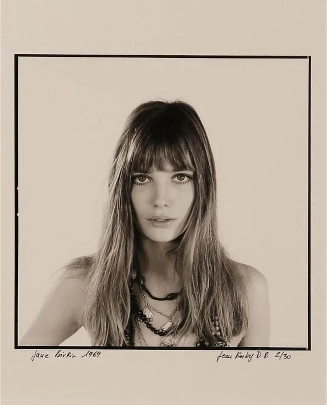 Back to the 60&rsquo;s. 
The disconnected fringe.

Being really enjoying doing slightly disconnected fringes again (where you cut the fringe and keep the sides long). 

It works really well on both fine hair (keeping as much weight and thickness in t